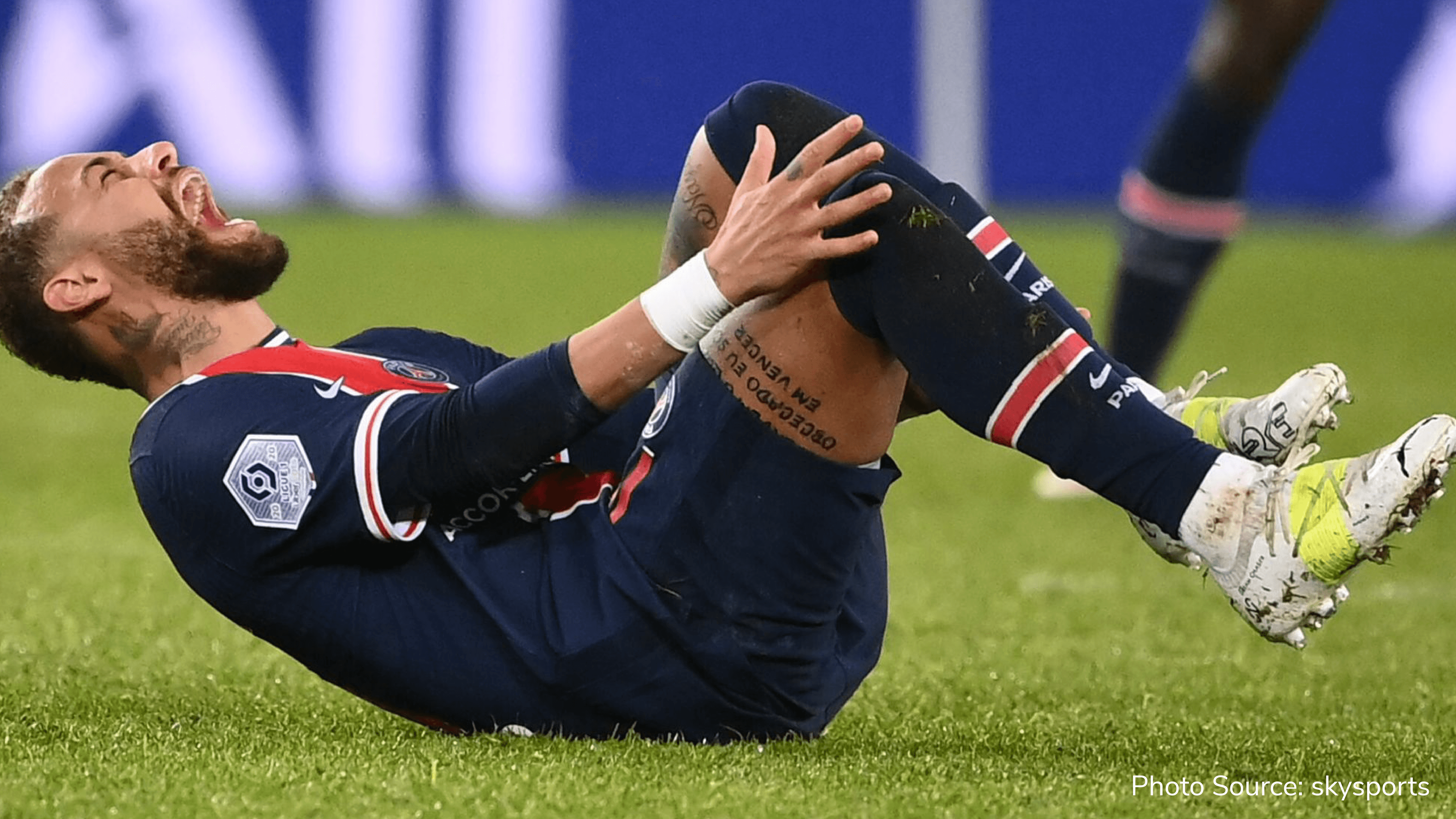 Neymar injured by tackle from Thiago Mendes