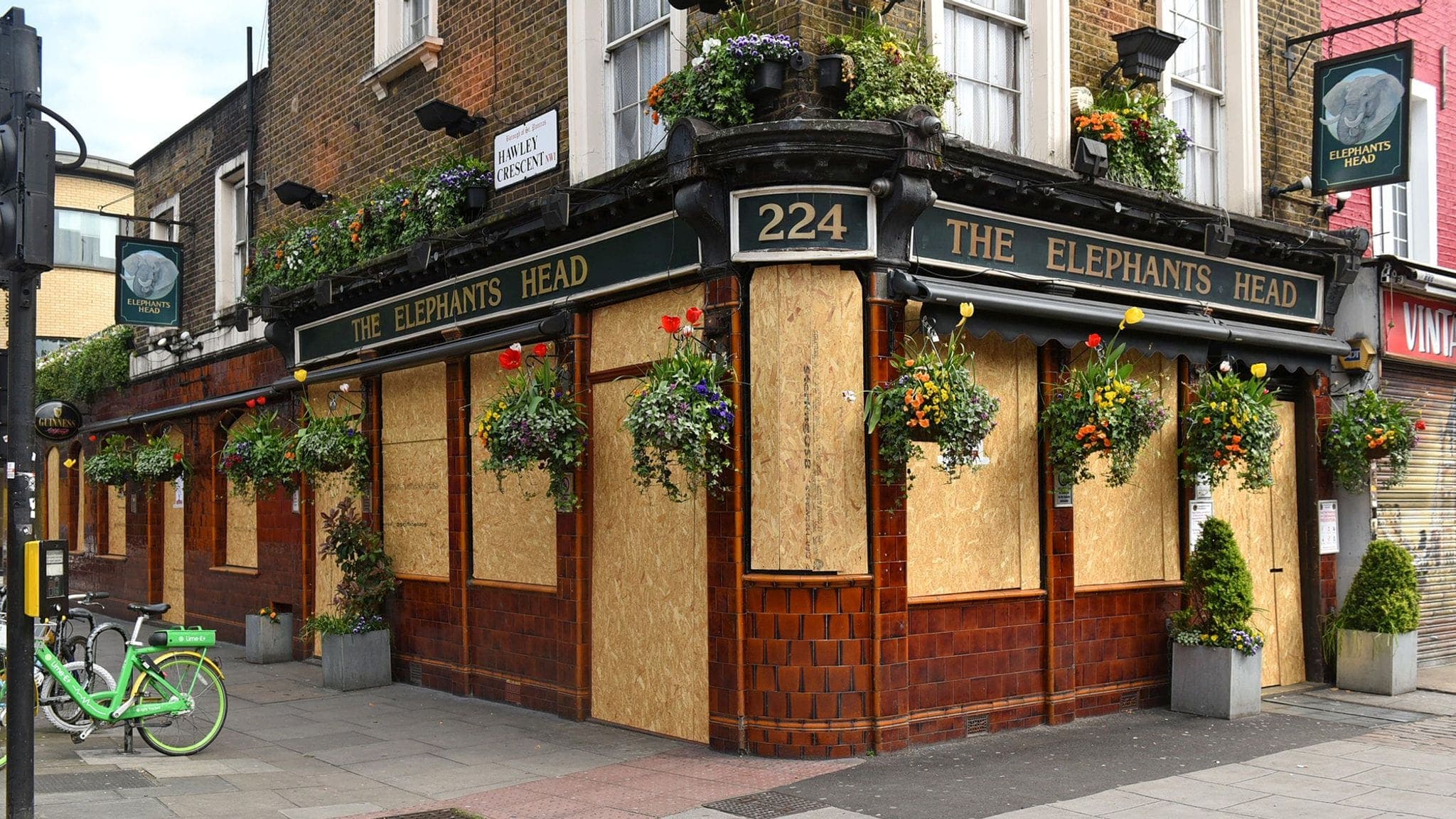 Scotland and Belgium shut pubs and restaurants as coronavirus infections soar