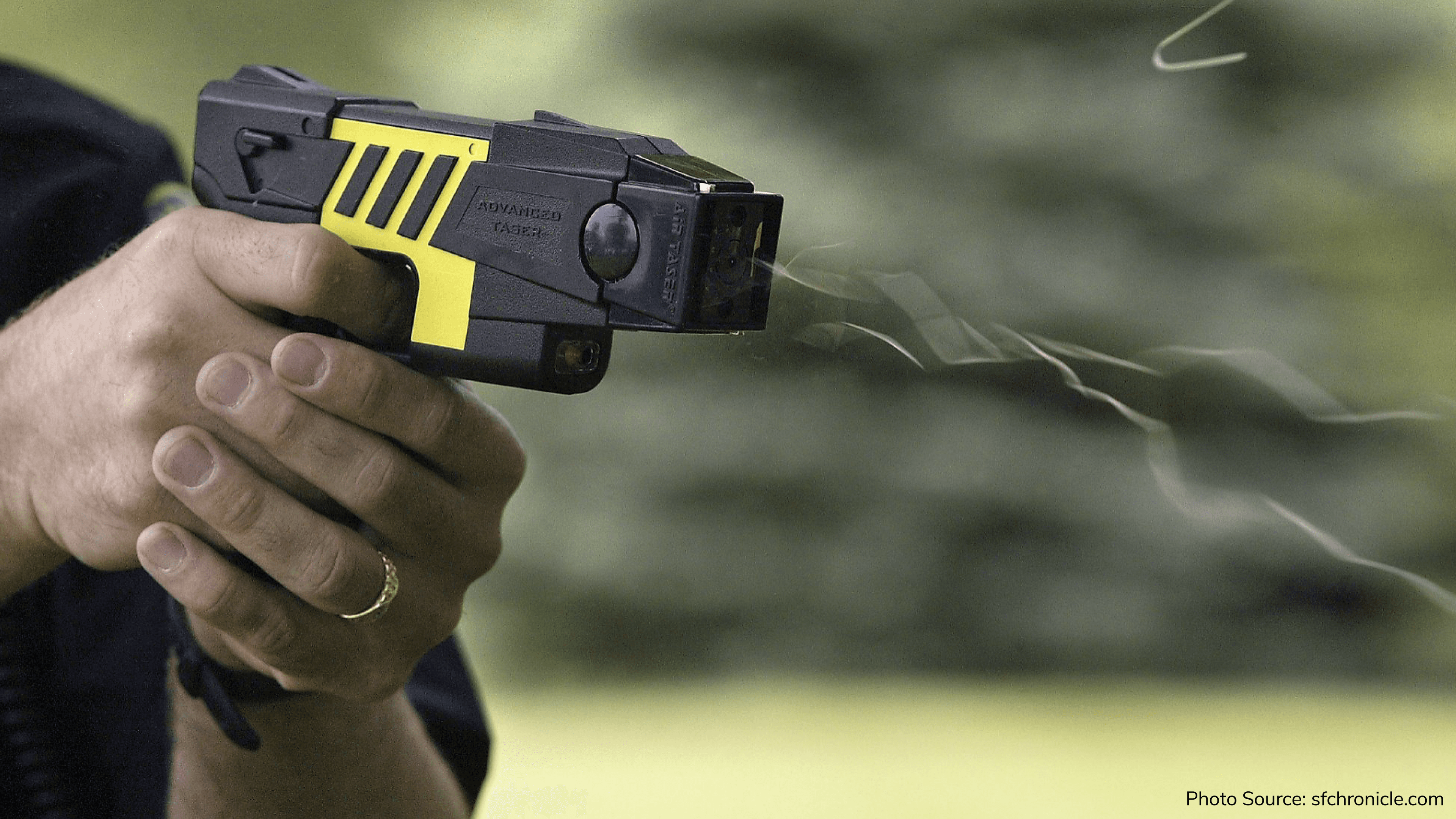 Police take out their taser guns at Paceville brawl