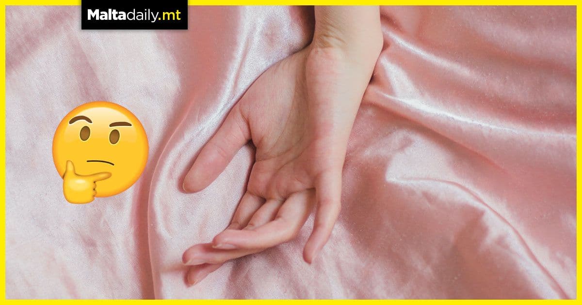 Masturbation before bed leads to better sleep, English doctor argues