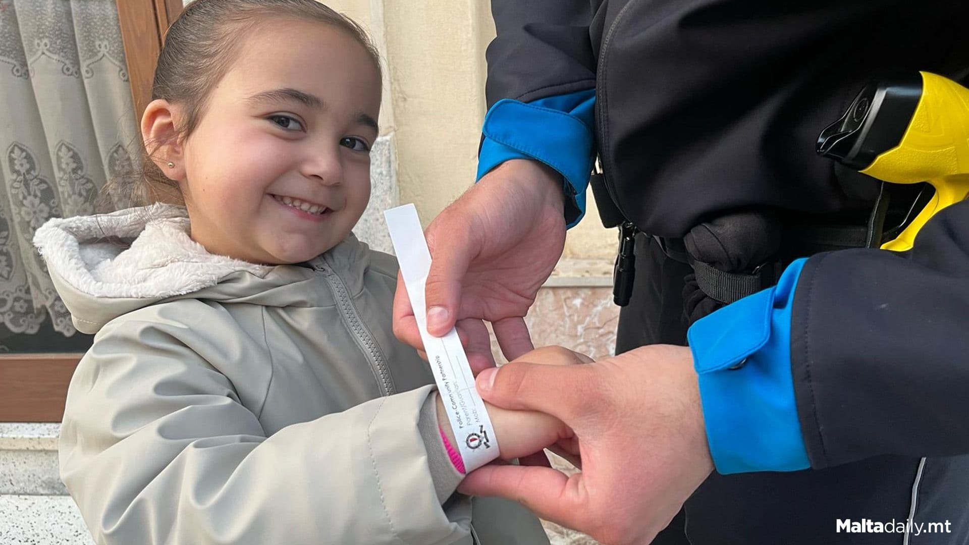 Police Make Sure Kids Don’t Get Lost During Carnival