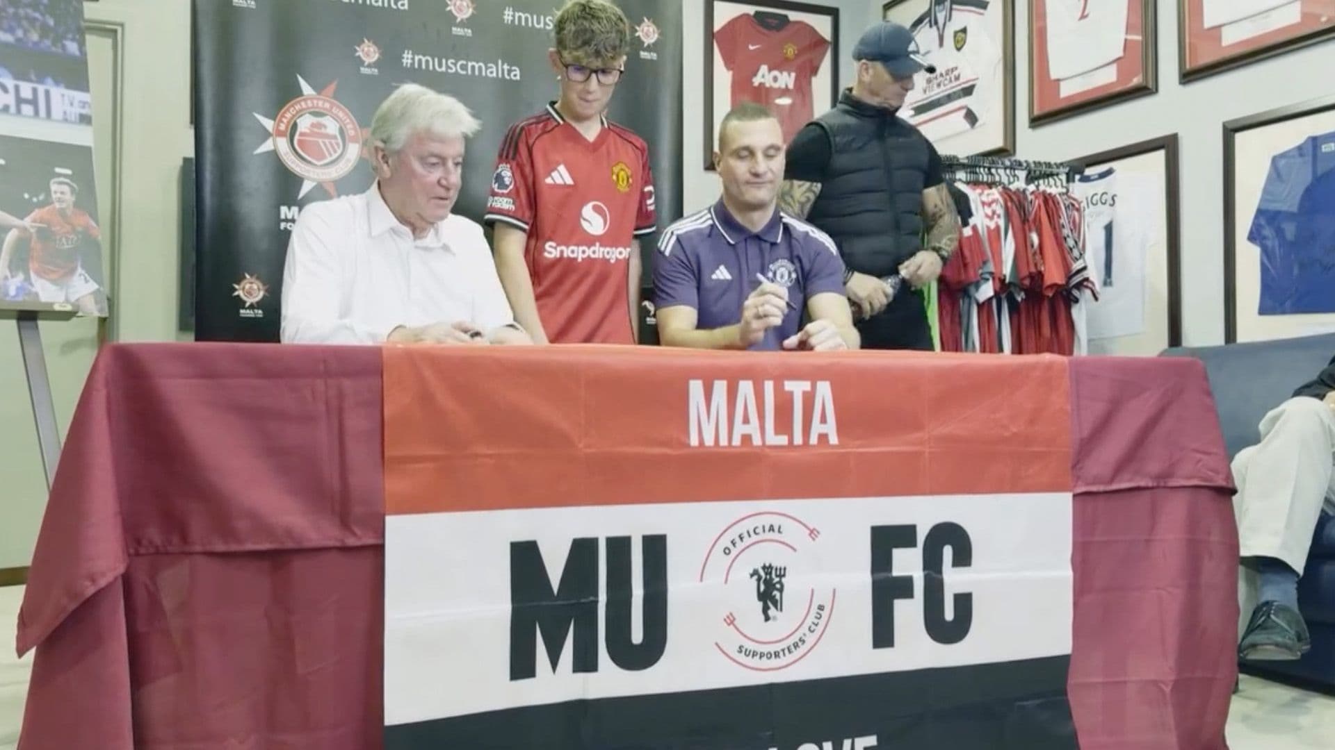 Manchester United Legends Vidic and Buchan Delight Fans at MUSC Malta
