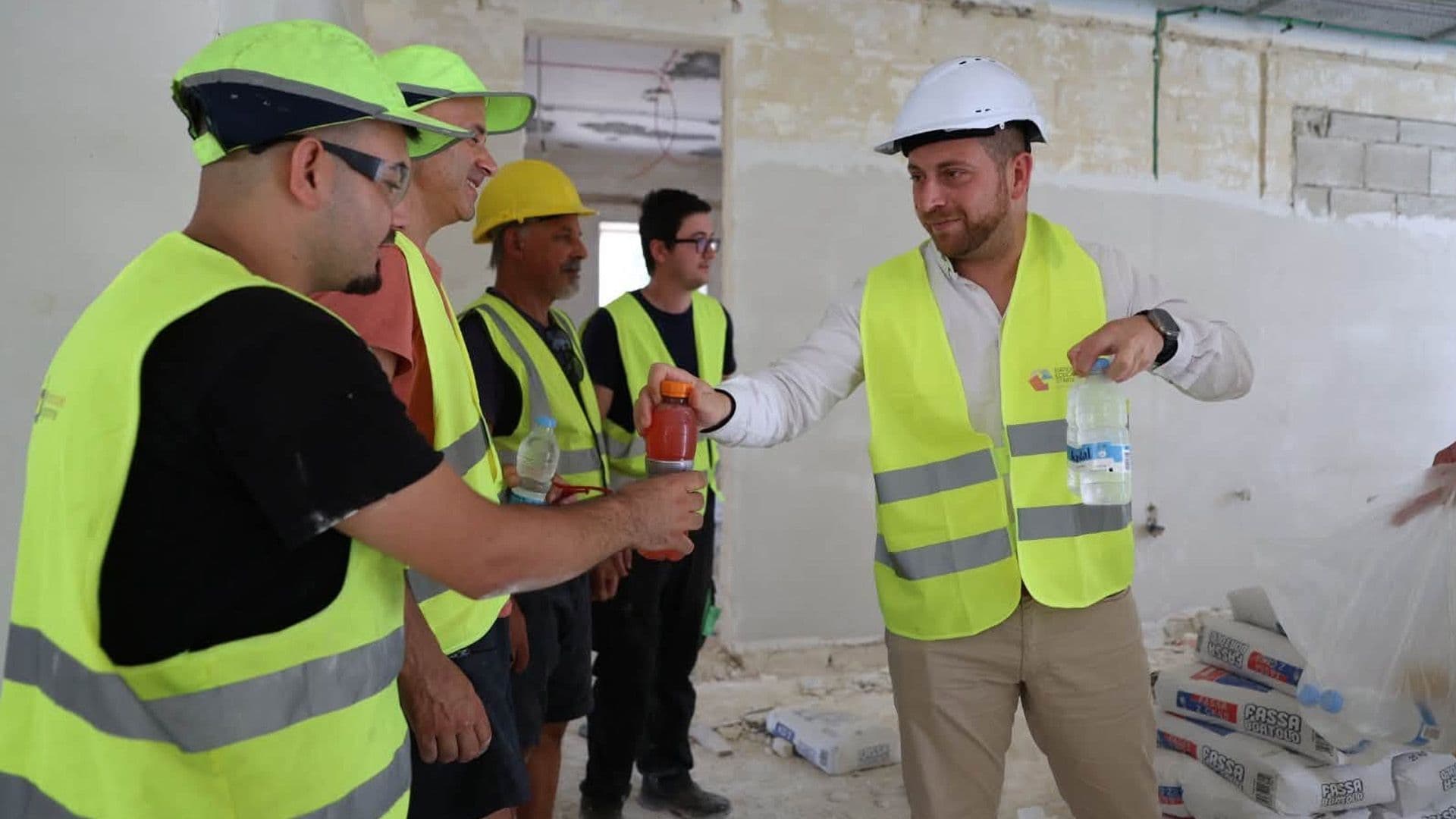 ALEX AGIUS SALIBA THANKS SCHOOL CONSTRUCTION WORKERS AHEAD OF NEW ACADEMIC YEAR