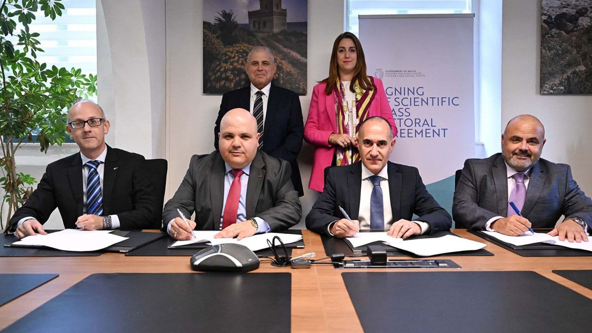 Government Signs New Sectoral Agreement Strengthening Scientific Profession In the Public Service