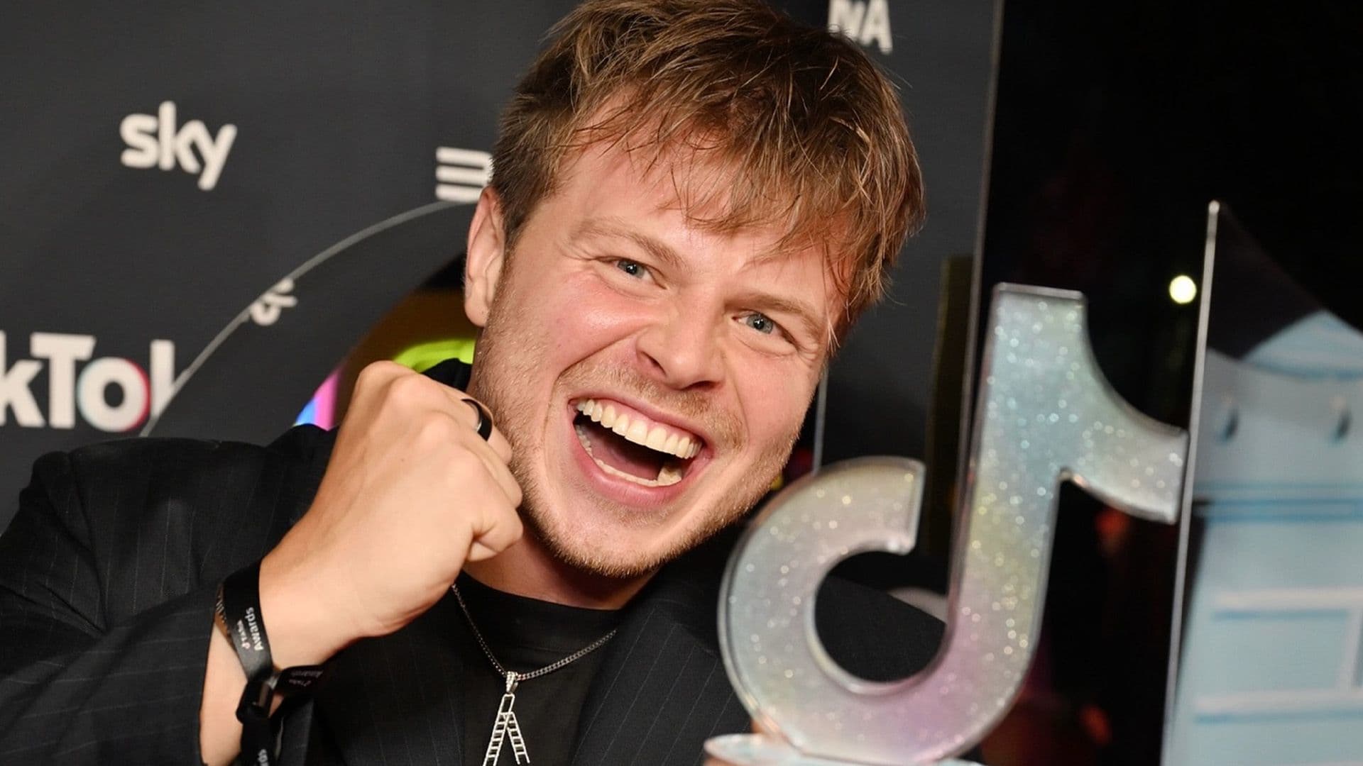 TikToker Who Guesses People’s Jobs On Ladder Wins Creator Of The Year