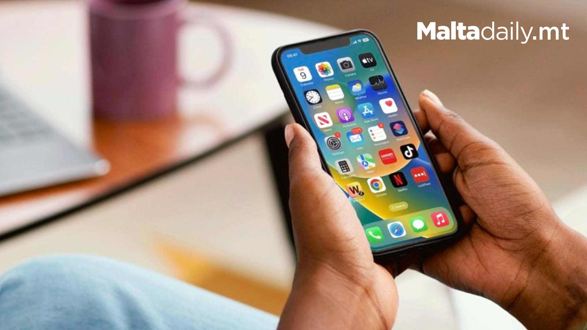 Company Offering $10,000 To Anyone Who Can Go Without Phone For 30 Days