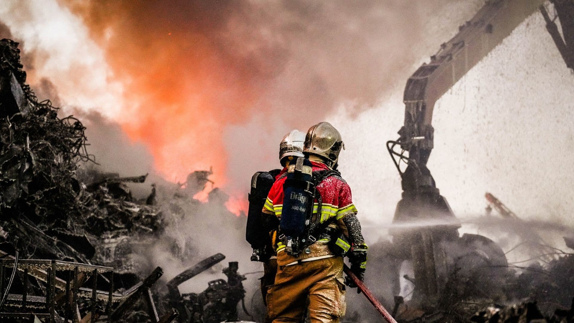 Civil Protection Battle & Contain Ħal Għaxaq Industrial Fire