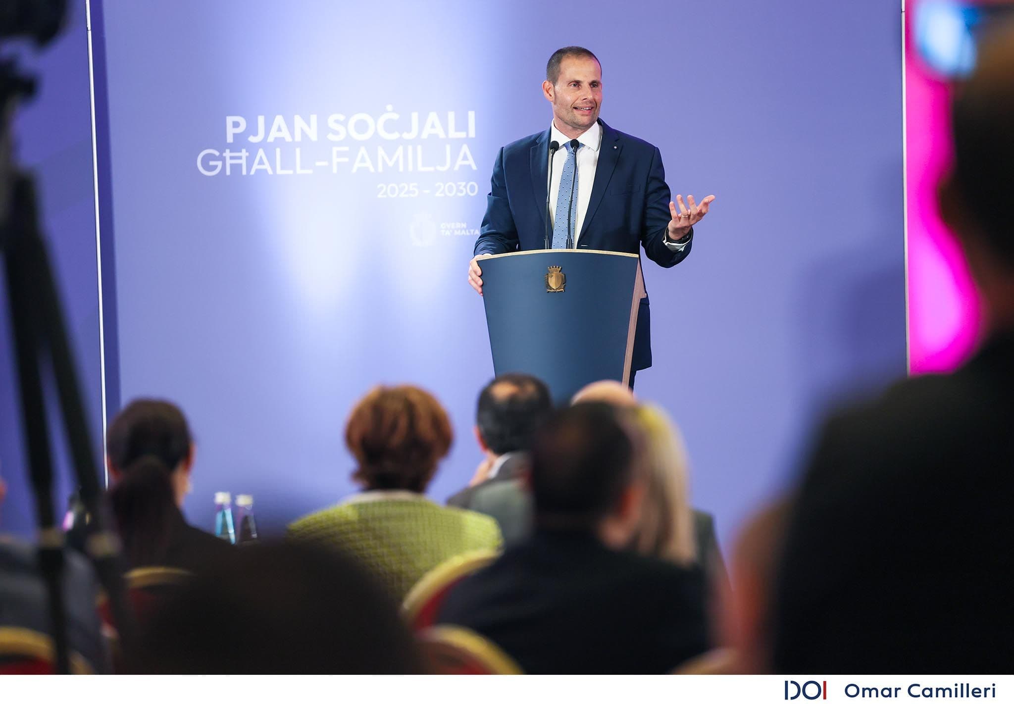 Social Plan 2025–2030 Launched To Improve Family Life