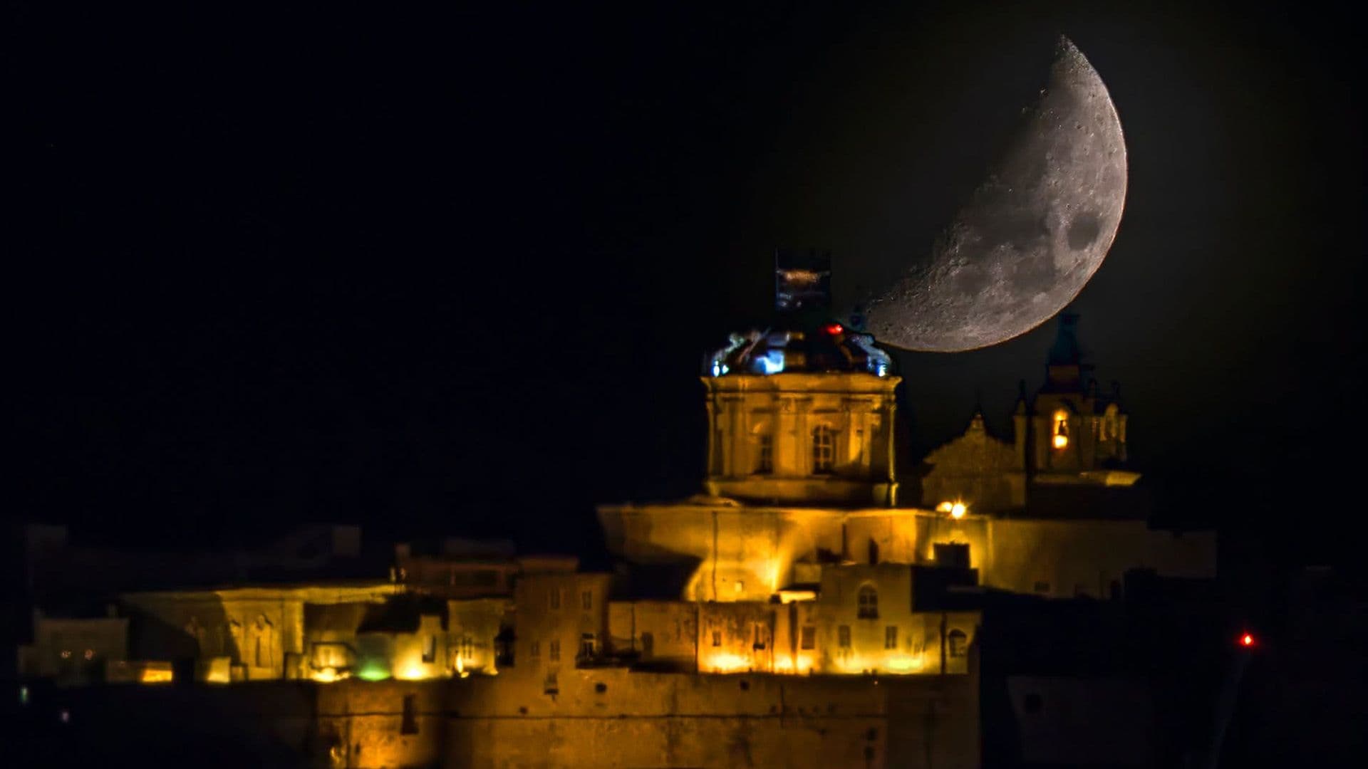Local Captures Beautiful Photo Of Moon Over Imdina