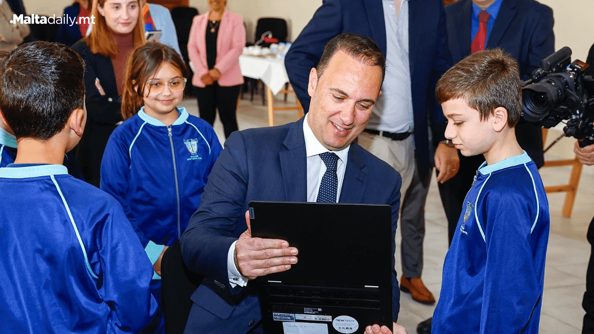 9,000 Laptops and Tablets Distributed to Schoolchildren