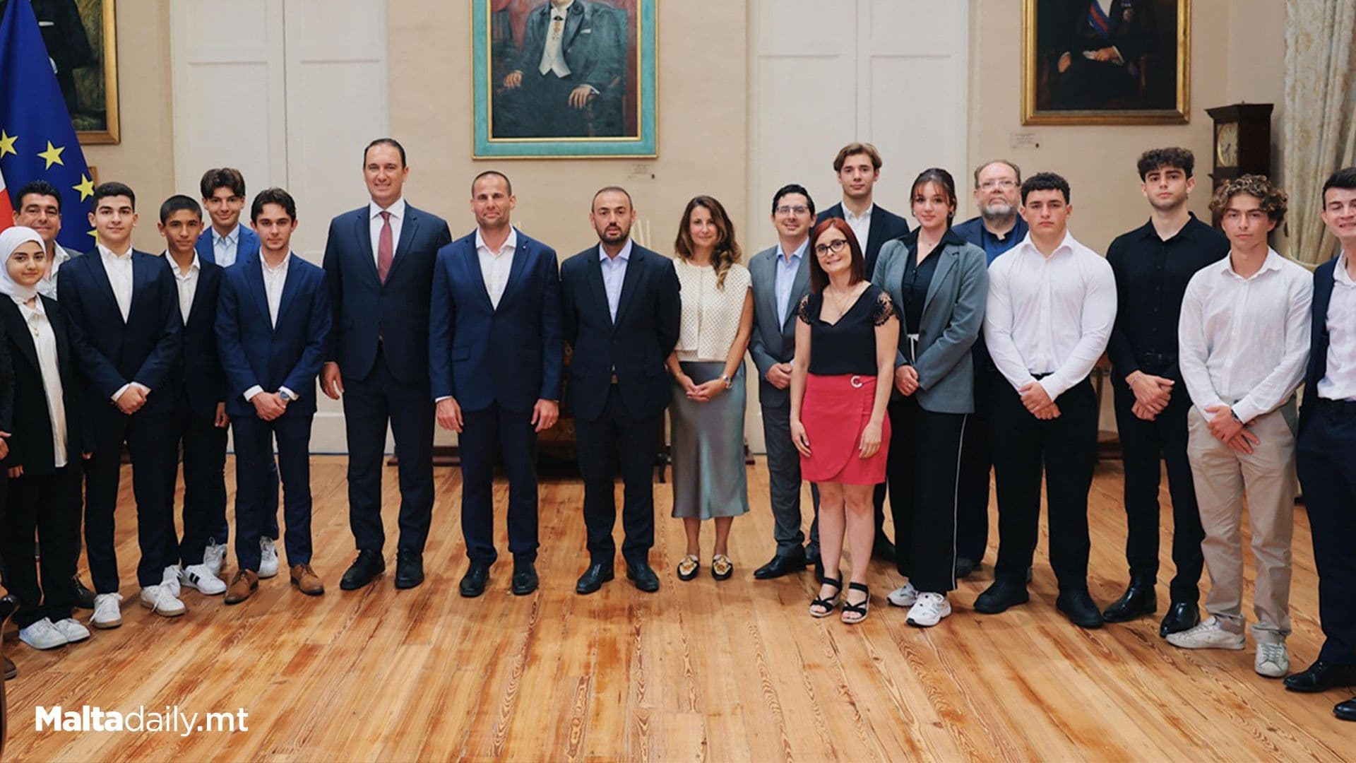 Prime Minister Meets Young Entrepreneurs Ahead of JA Europe Final In Athens