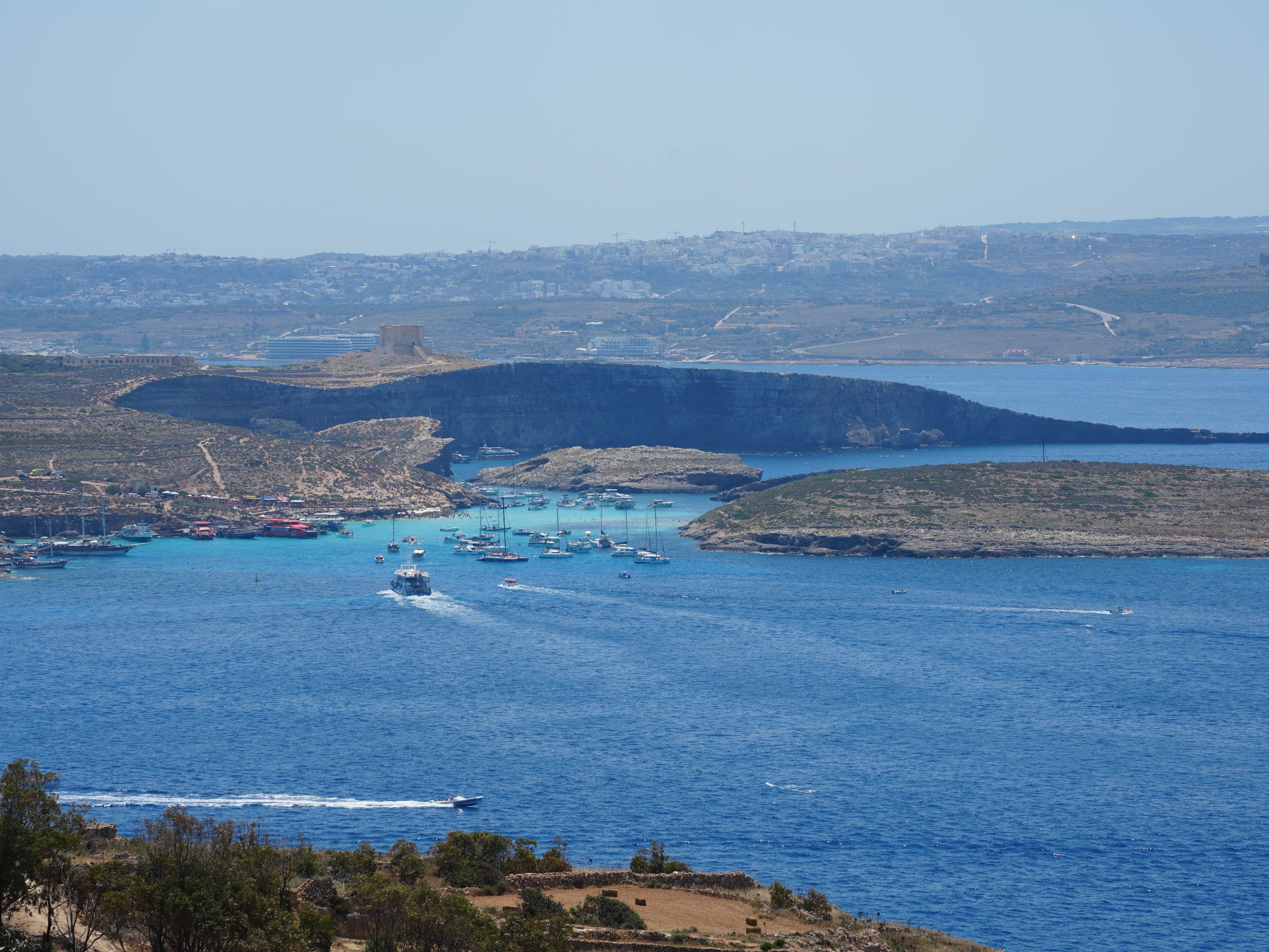 Momentum Proposes Halving Comino Visitor Cap to 2,000 Visitors