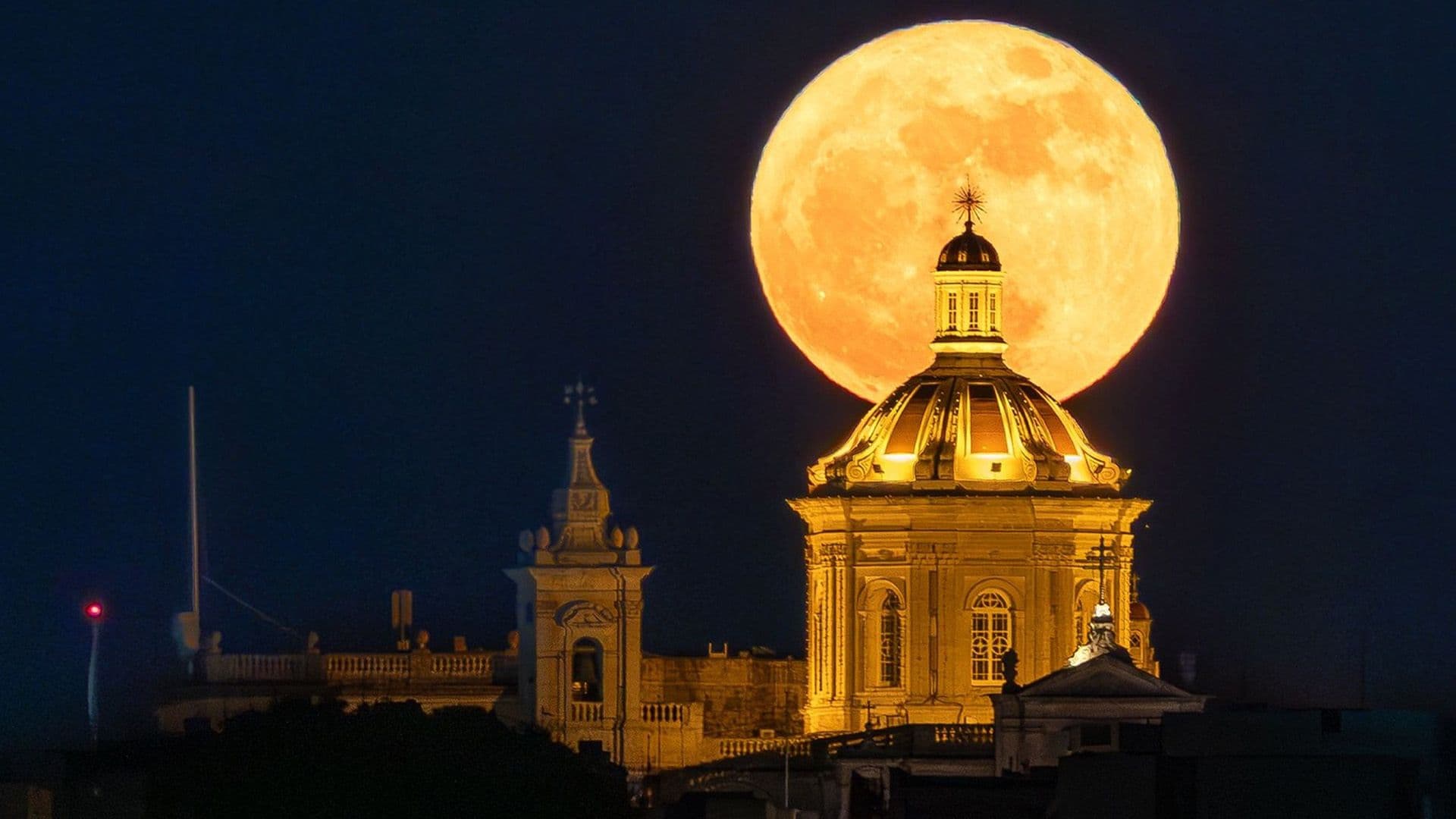 Local Photographer Marika Caruana Captures Last Weekend’s Blue Moon