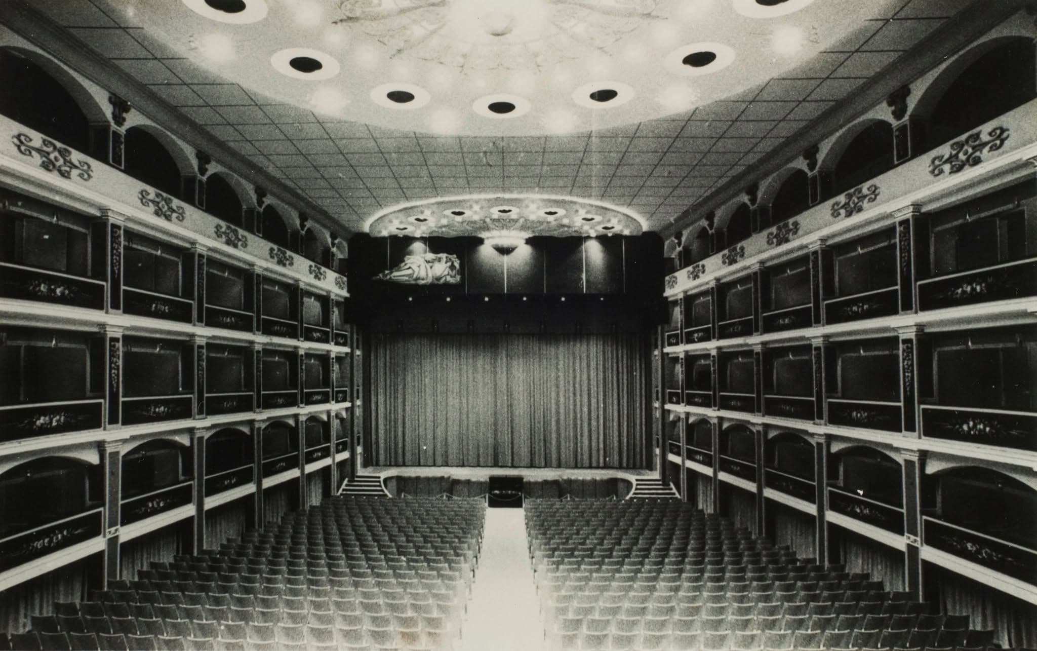 Here Is What Victoria's Aurora Opera House Looked Like Back In The Day