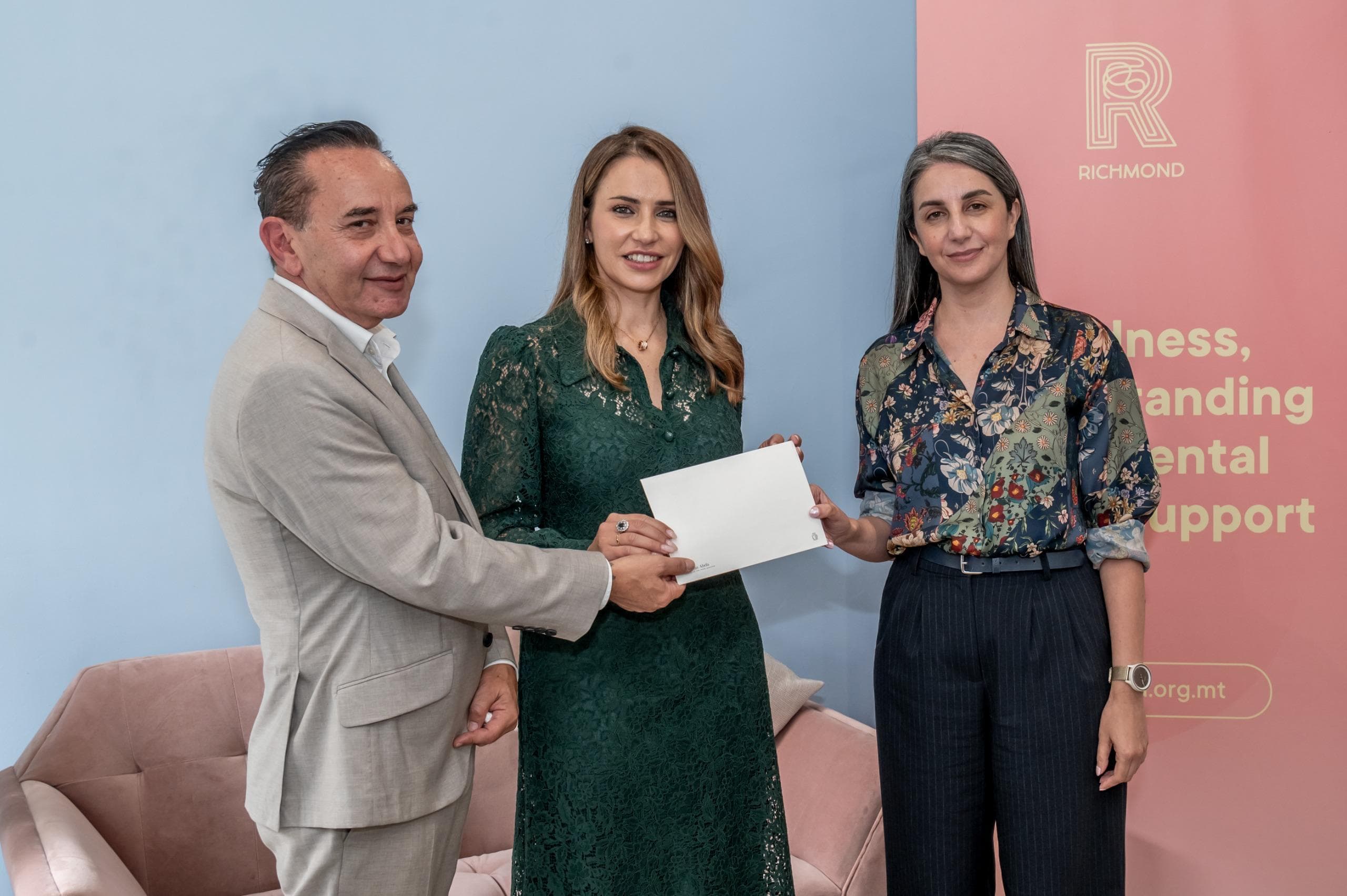 Lydia Abela Presents €10,600 Donation To Richmond Foundation