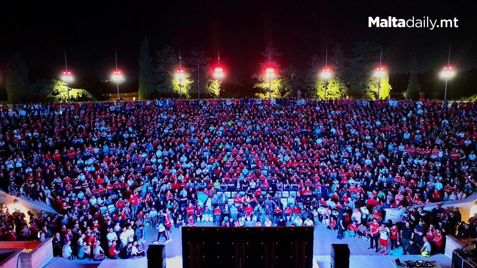 More Than 1,500 Manchester United Fans Gather To Watch Europa League Final