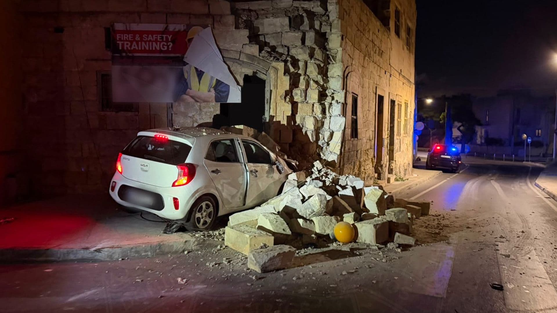 Car Crashes Into Abandoned Building In Ħ’Attard: 16 & 13 Year Old In Vehicle