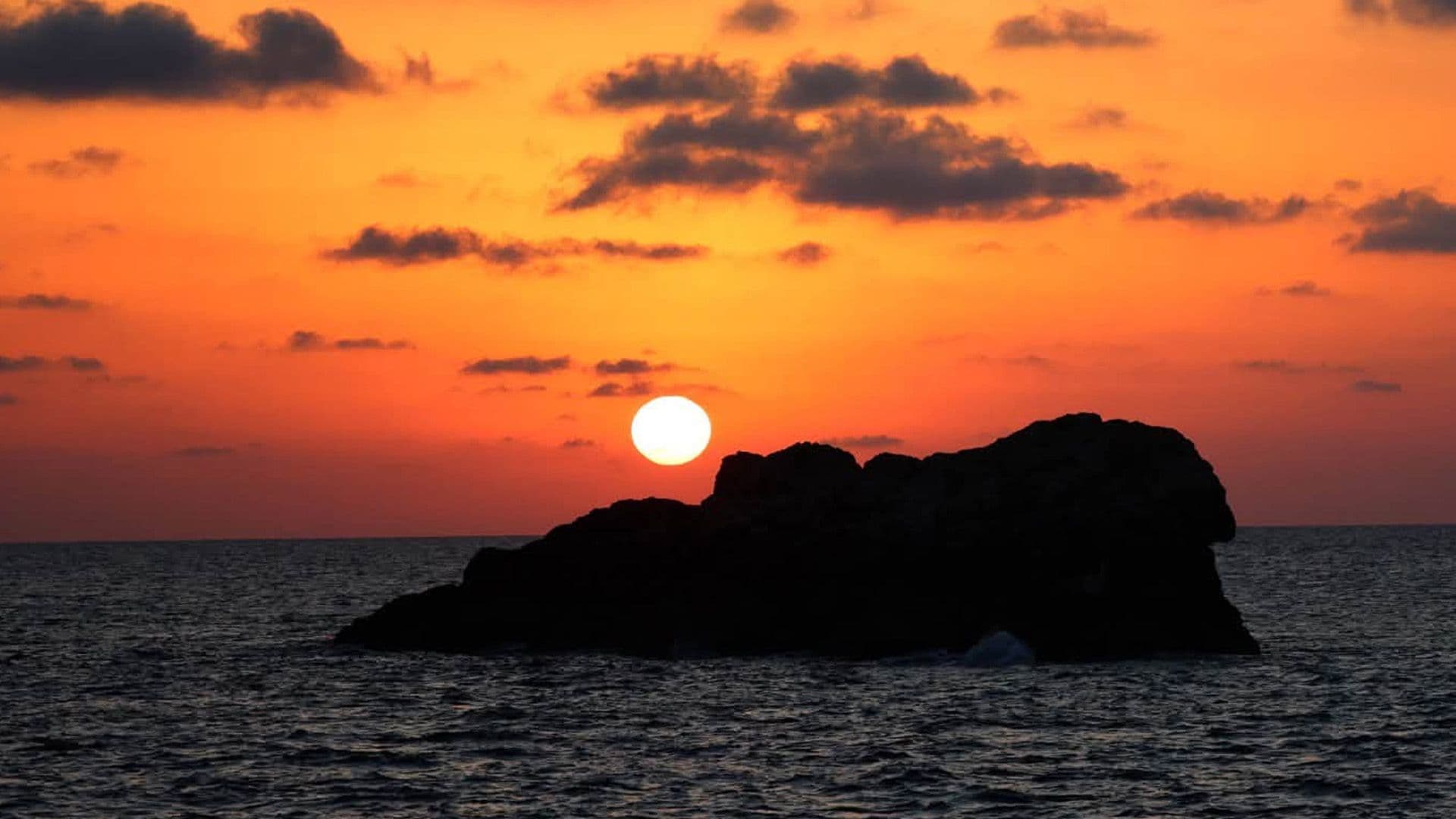 Local Captures Stunning Photos Of Filfla Sunset