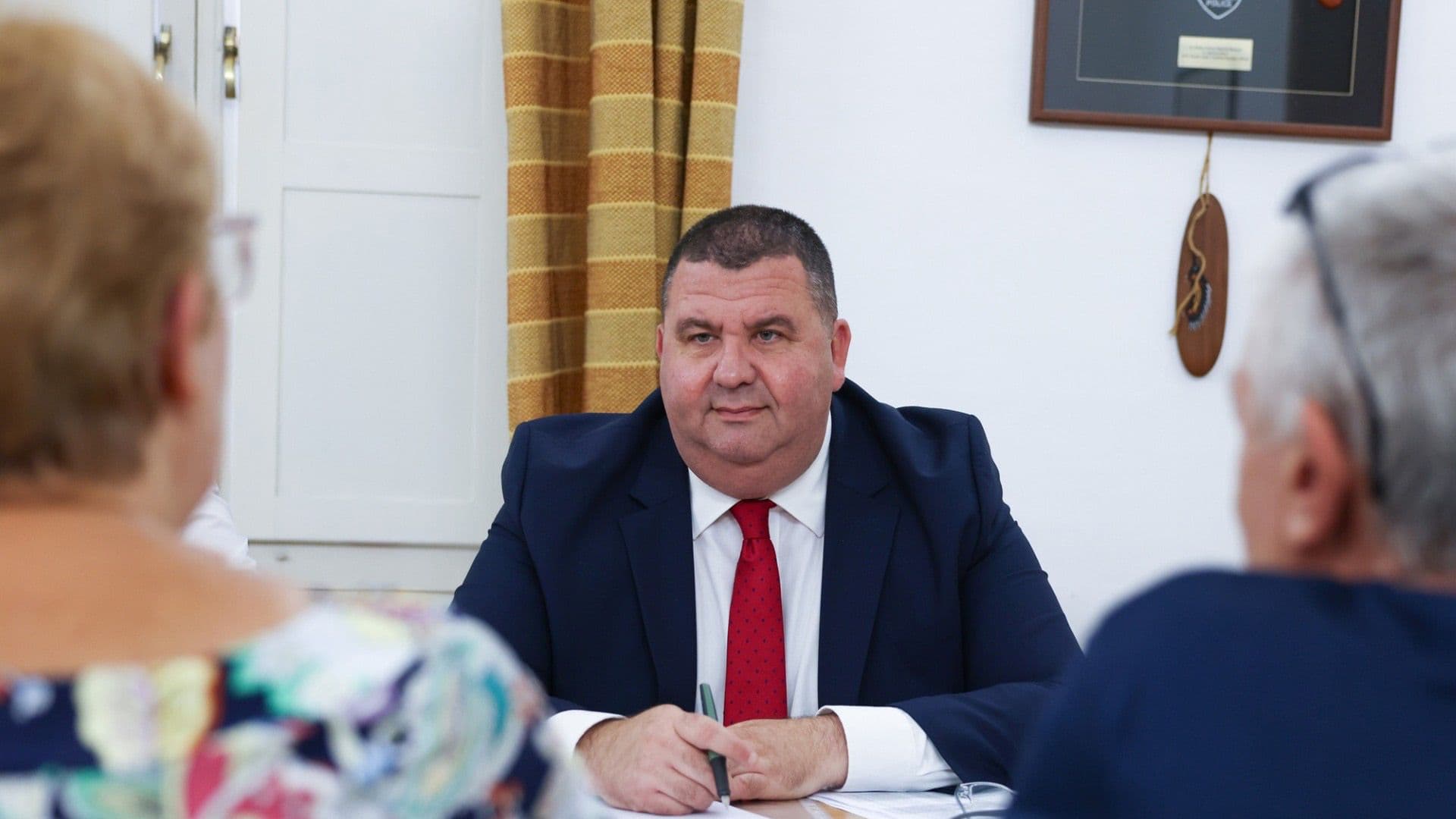 Minister Glenn Bedingfield Launches ‘Irrid Nisma’’ Initiative To Hear Residents’ Concerns