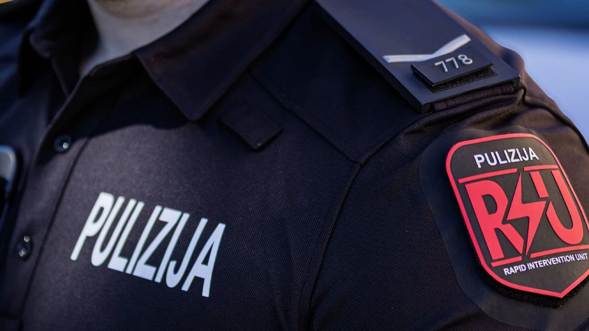 Two Police & Off-Duty CPD Officer Save Unconscious Person In Ħaż-Żebbuġ