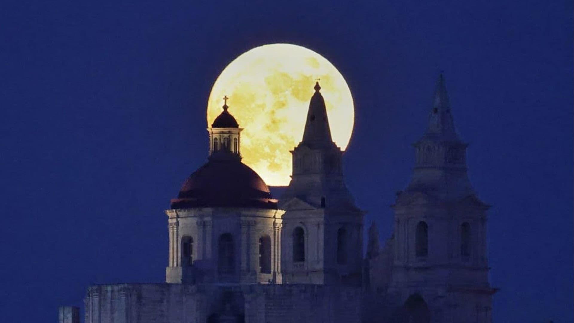 Maltese Photographer Captures Full Moon Aligned With Mellieħa Church