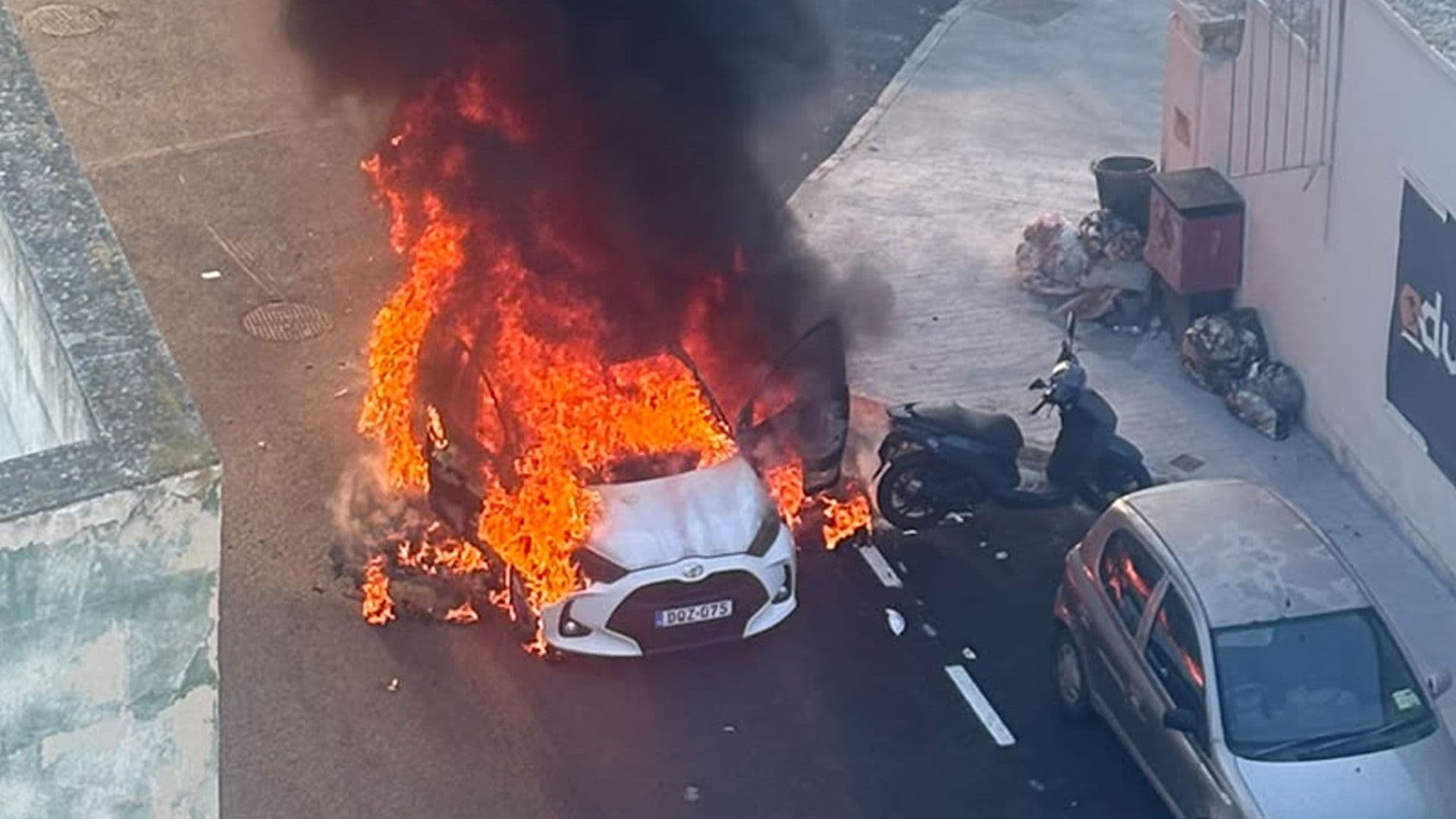 Vehicle Erupts In Flames In Ħamrun On Wednesday