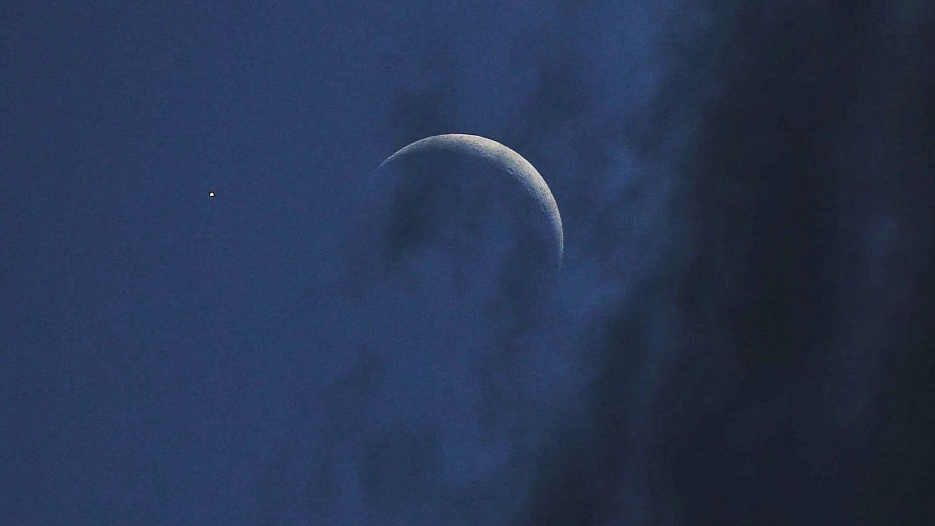 Local Captures Stunning Photo Of Crescent Moon & Venus