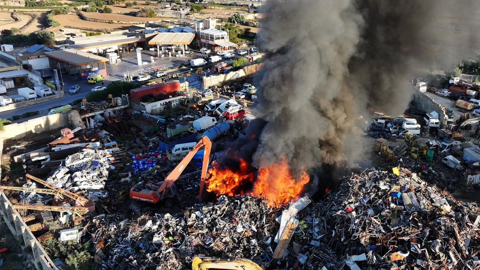 Fires Engulf Scrapyard In Ħal Għaxaq