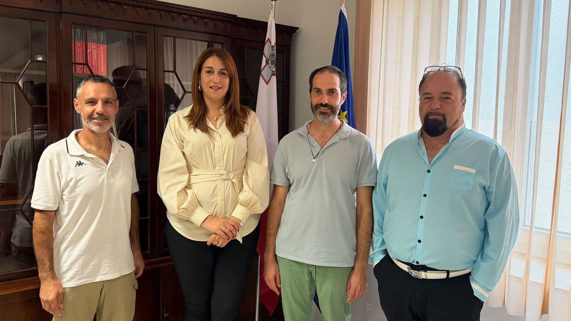 Parliament Secretary Discusses Hornet Problem With Beekeepers Association