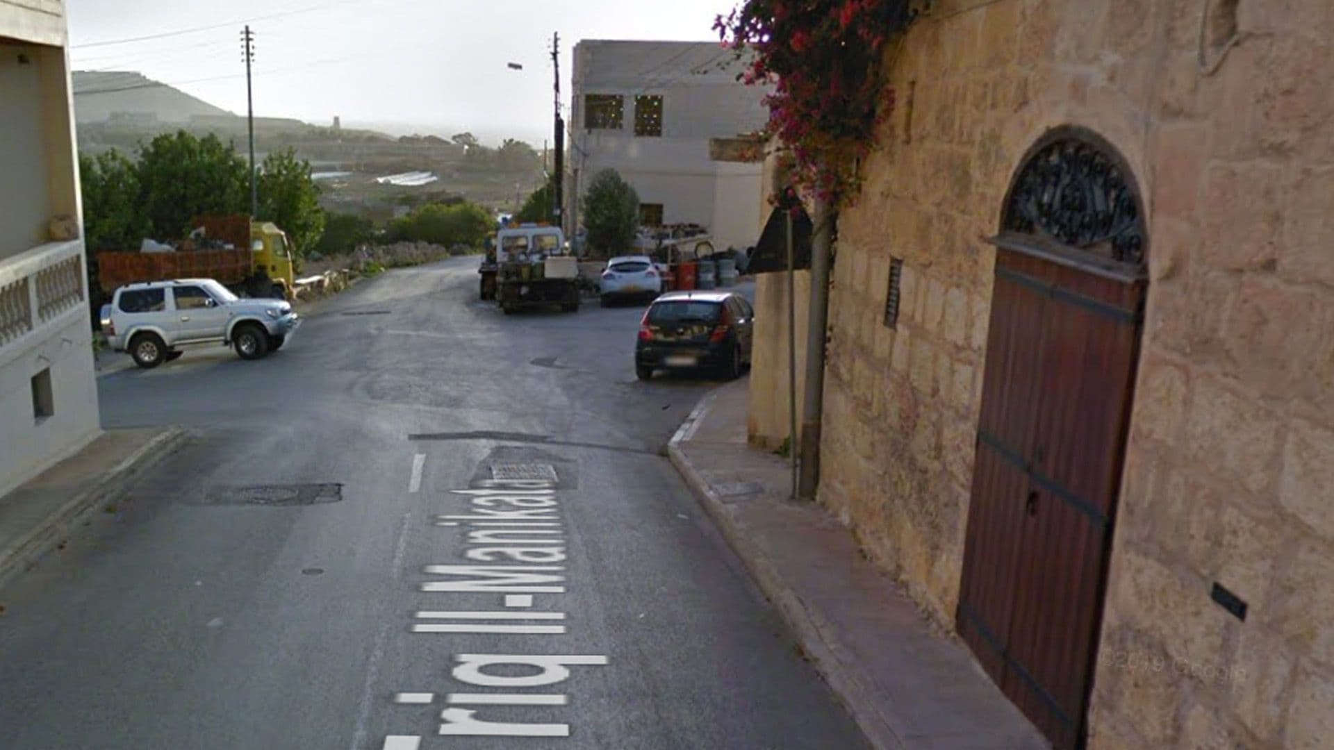 4 Year Old Girl Injured After Car Crashes Into Pole Then Bus & Van