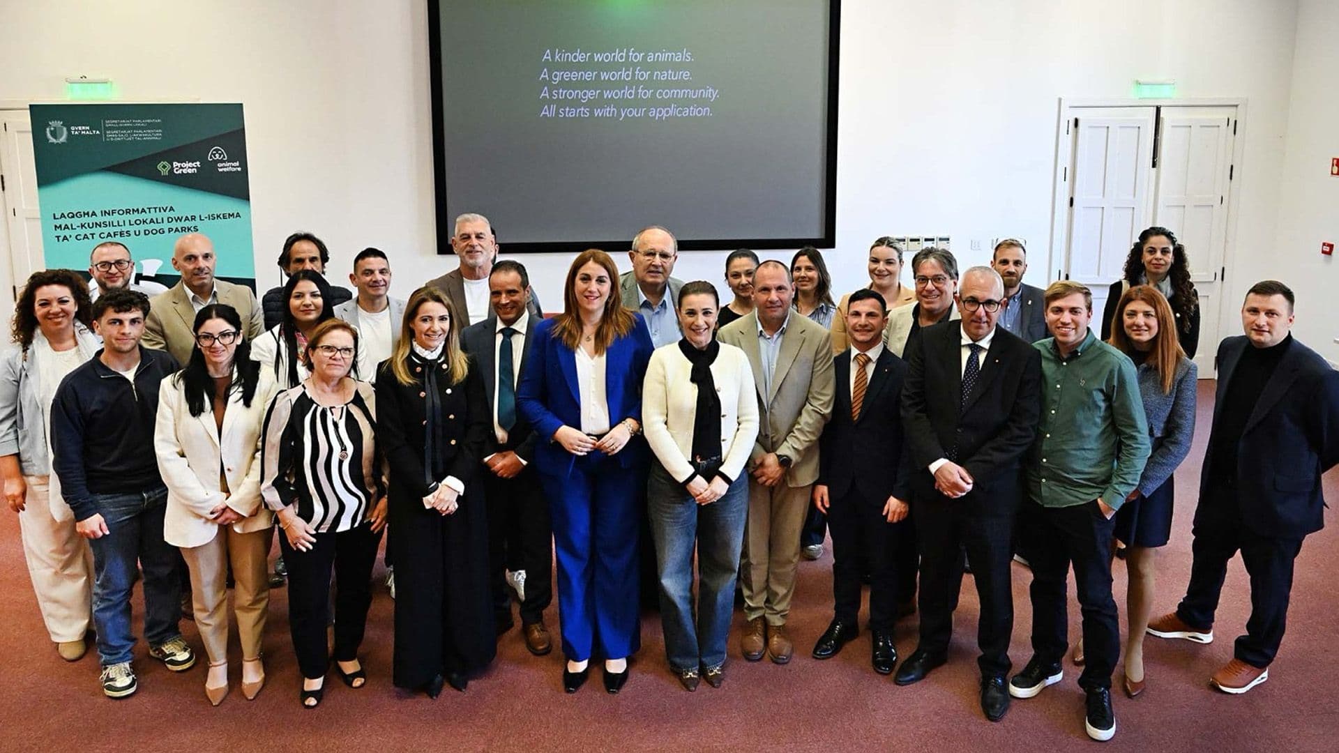 Local Councils Briefed On New Scheme For Dog Parks And Cat Cafés