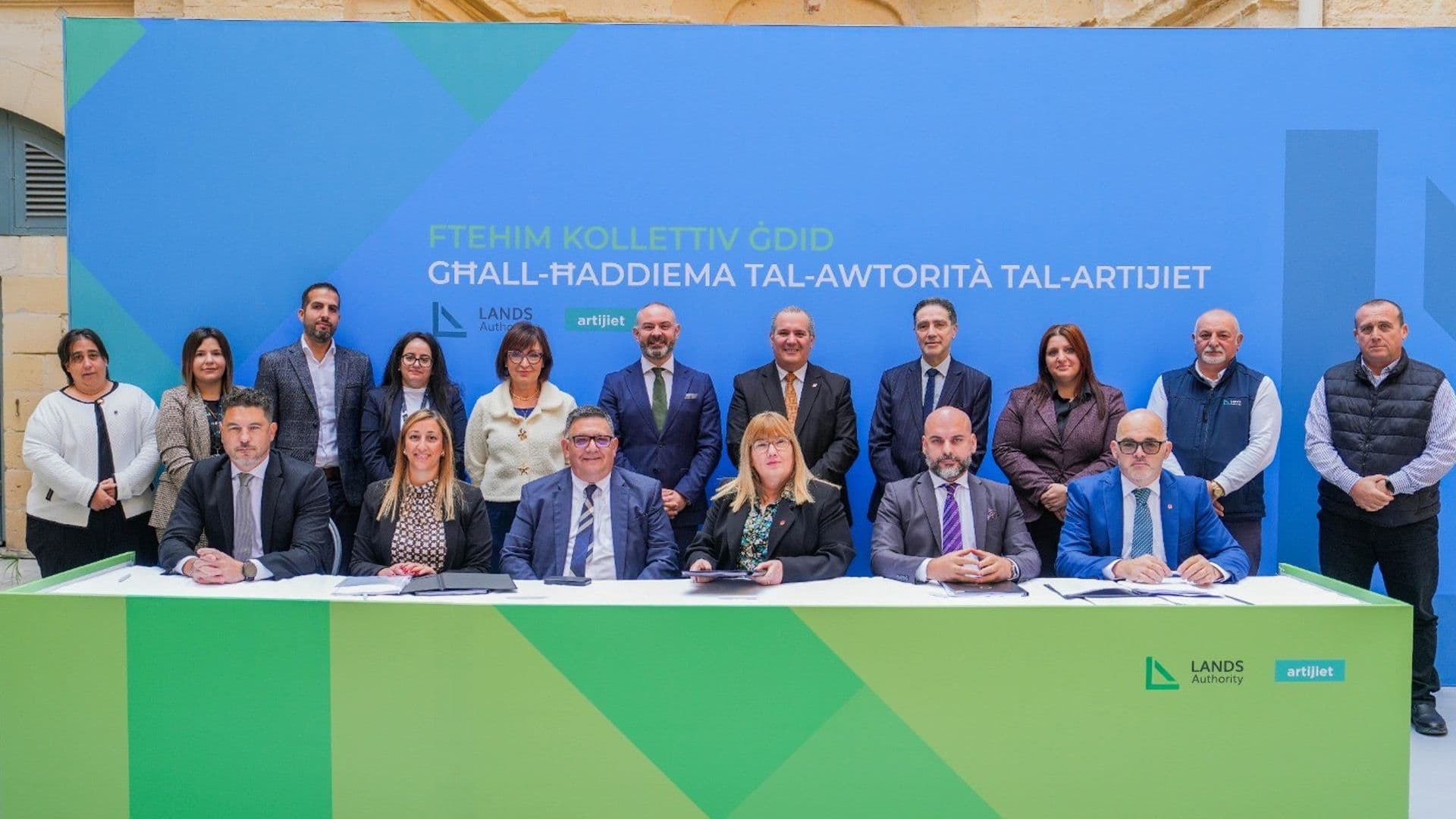 Collective Agreement Between Lands Authority & GWU Signed