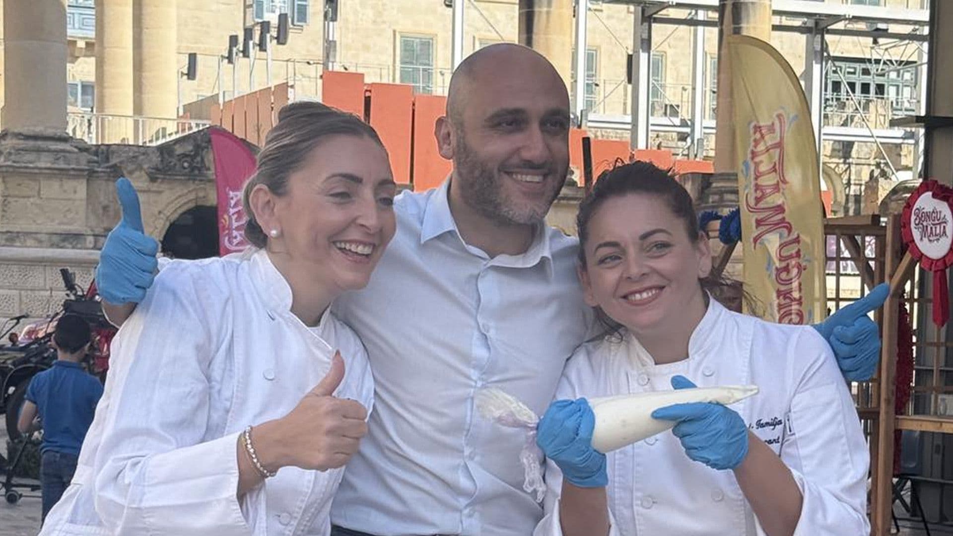 NEW RECORD FOR MOST CANNOLI MADE IN SHORTEST TIME WITH A LOCAL MAYOR