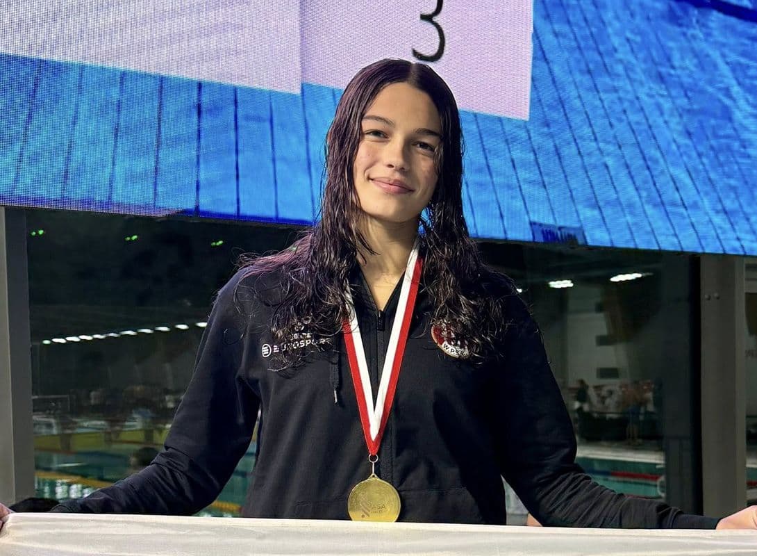 Julienne Woods Shatters 15‑Year Record as Neptunes Celebrate Historic Night