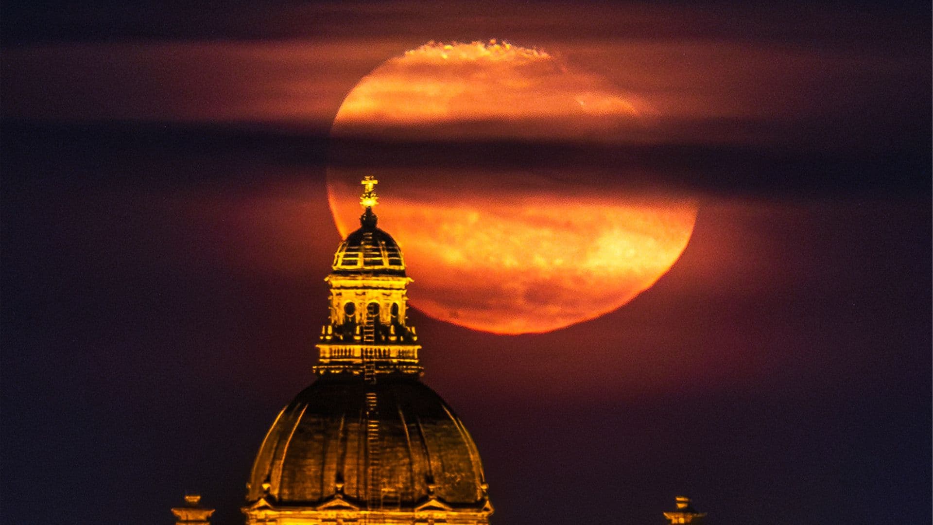 Local Photographer Marika Caruana Captures Stunning Almost Full Moon Photo