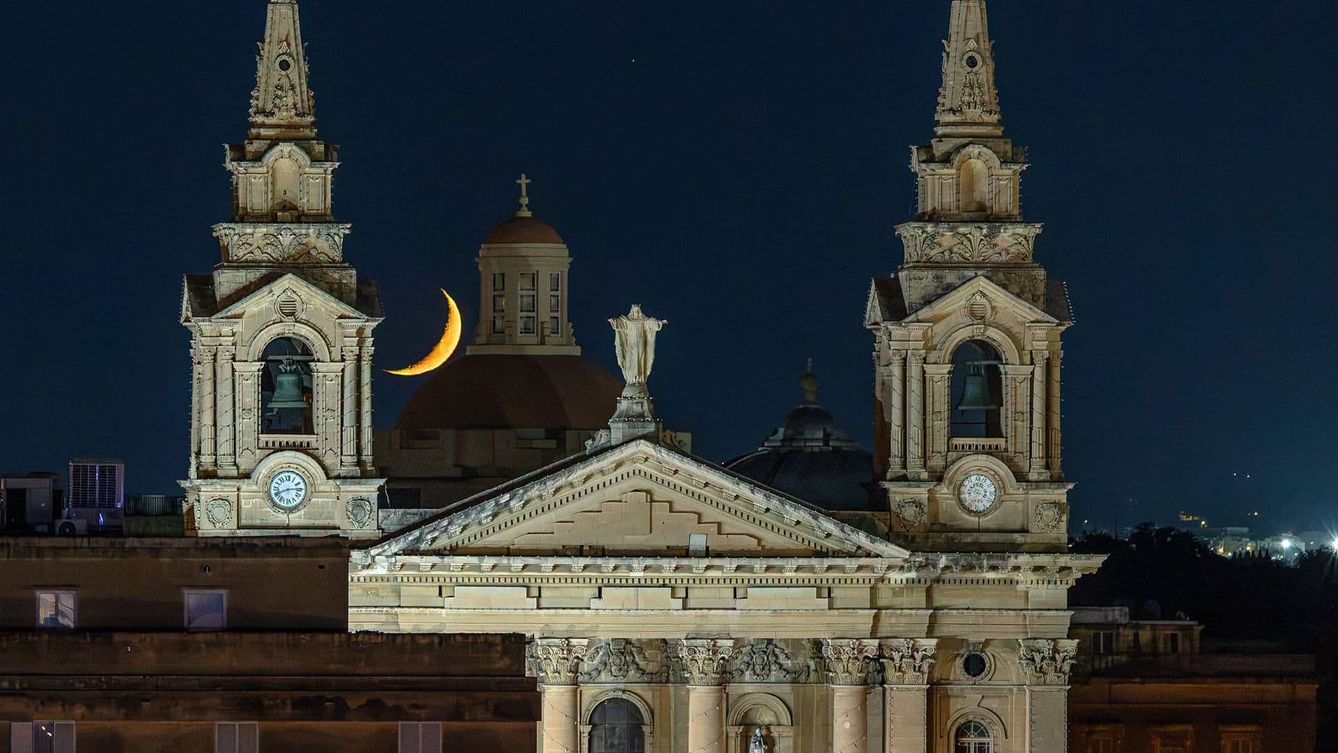 Local Captures Stunning Photo Of Crescent Moon Over Floriana’s St Publius Parish Church