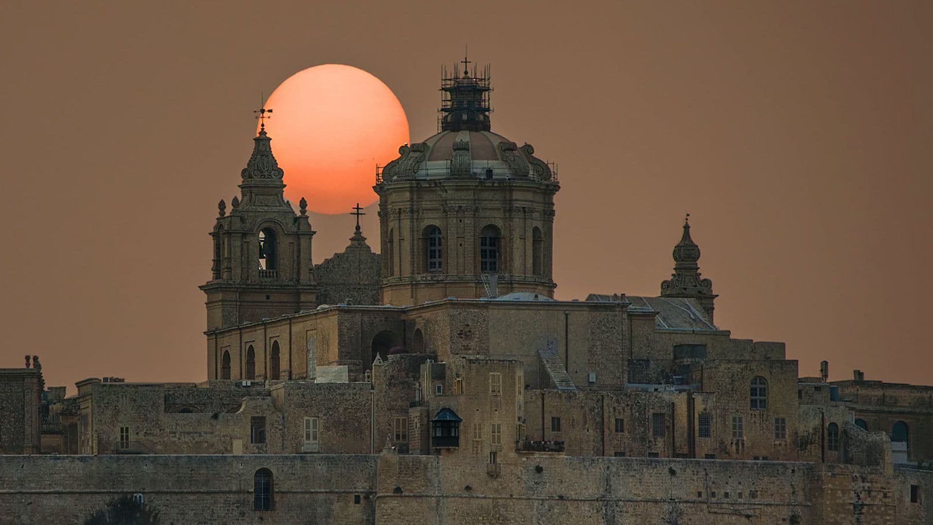 "The Sun Did Not Set Yesterday": Local Photographer Captures The Sun In Malta's Dusty Atmosphere