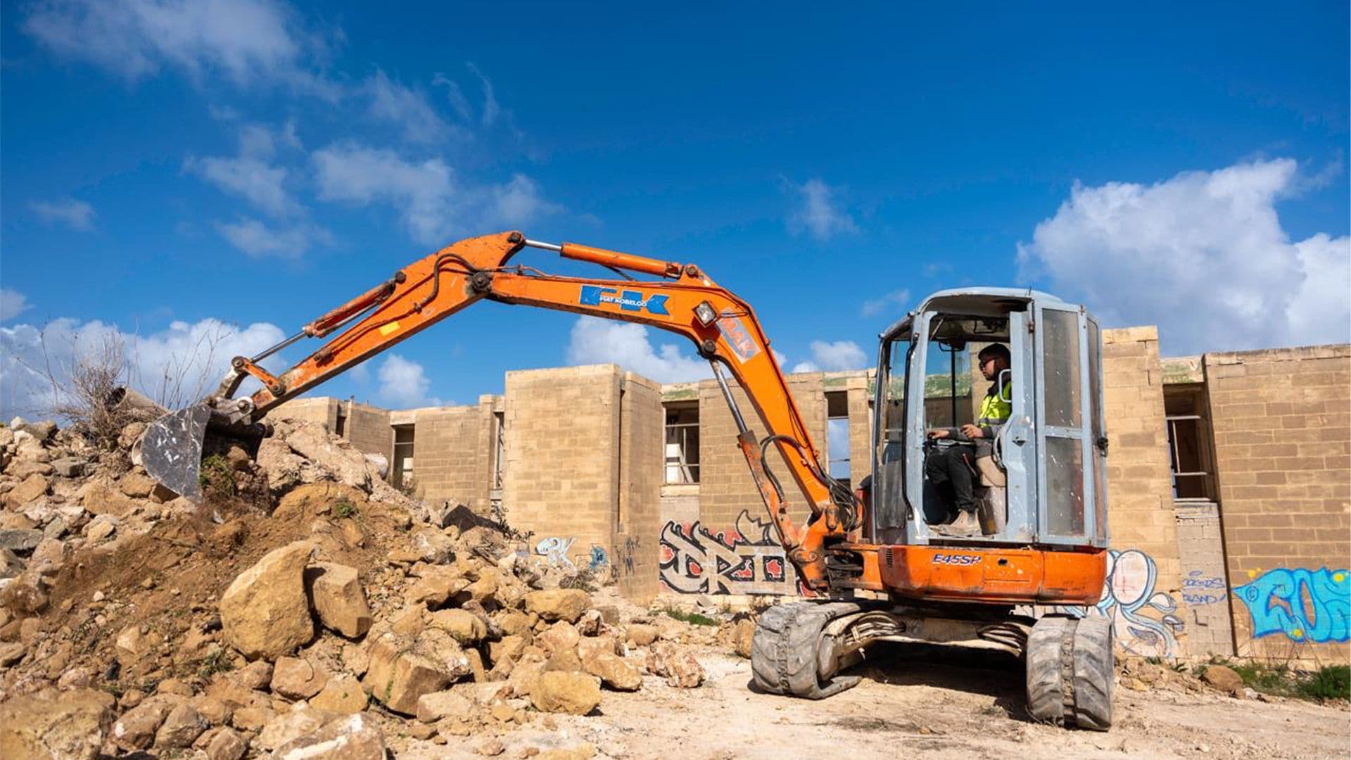 More Than 600 Tonnes Of Waste Rocks Collected From White Rocks Area
