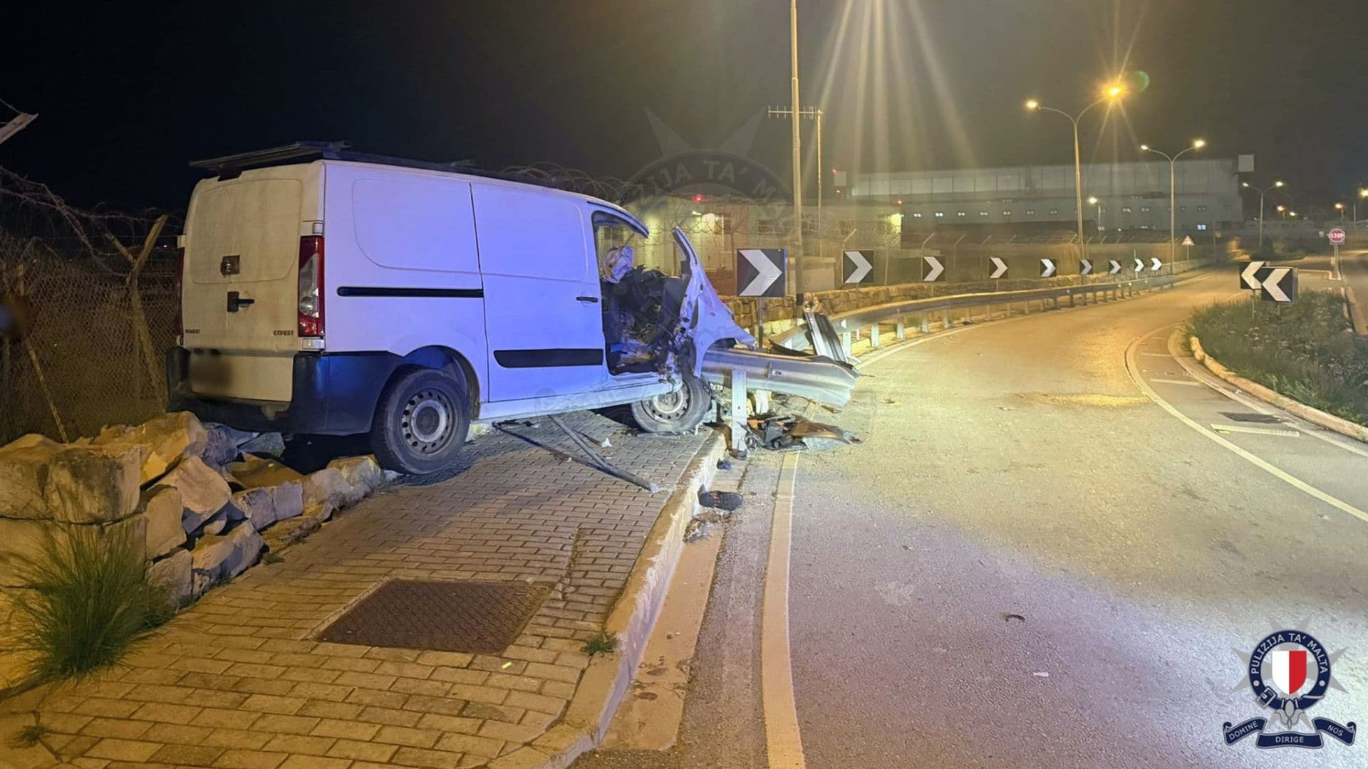 46 Year Old With Grievous Injuries After Crashing In Ħal Safi