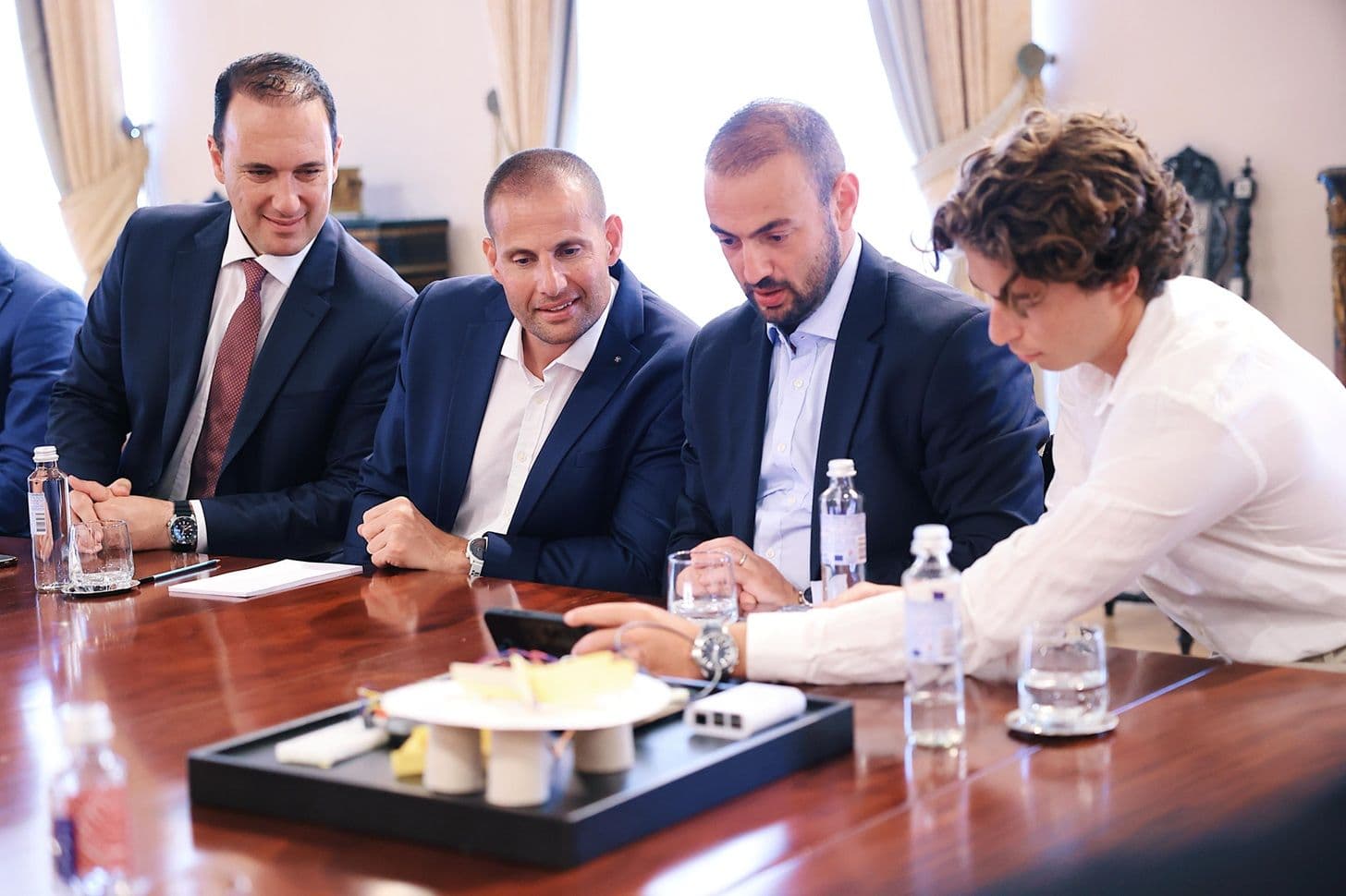 Prime Minister Meets Young Entrepreneurs Ahead of JA Europe Final In Athens