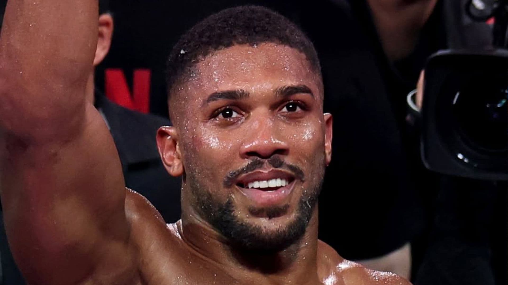 ANTHONY JOSHUA REPORTEDLY CONSIDERING RETIREMENT FROM BOXING