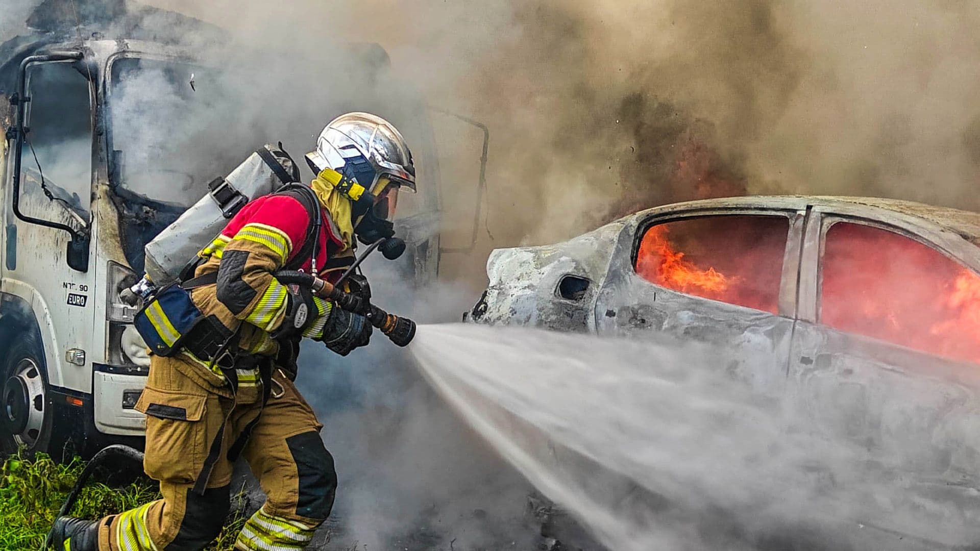 Fire Fighters Battle Multiple Vehicles Fires In Żabbar