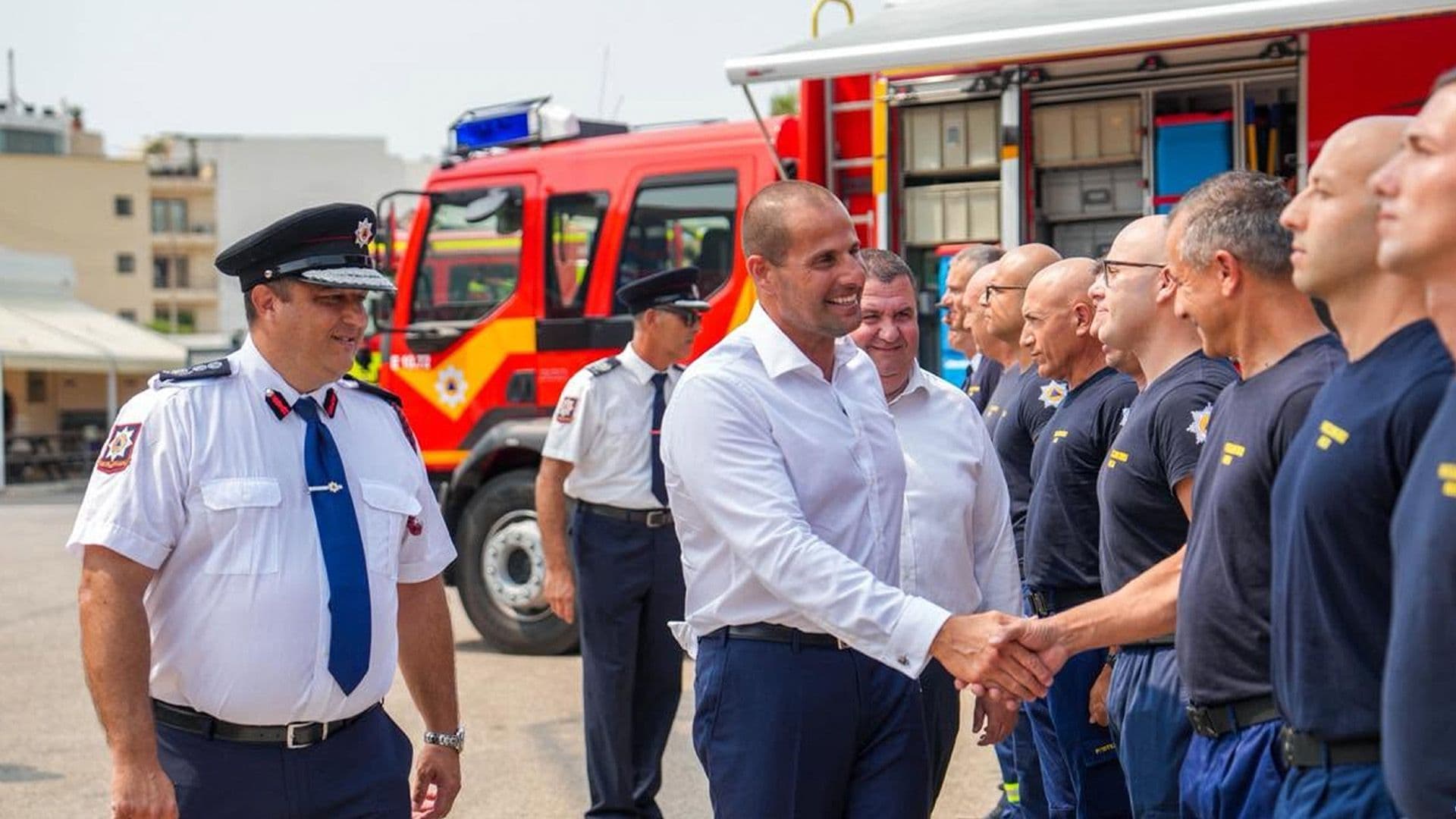 Prime Minister Meets & Thanks CPD Firefighters Deployed To Portugal