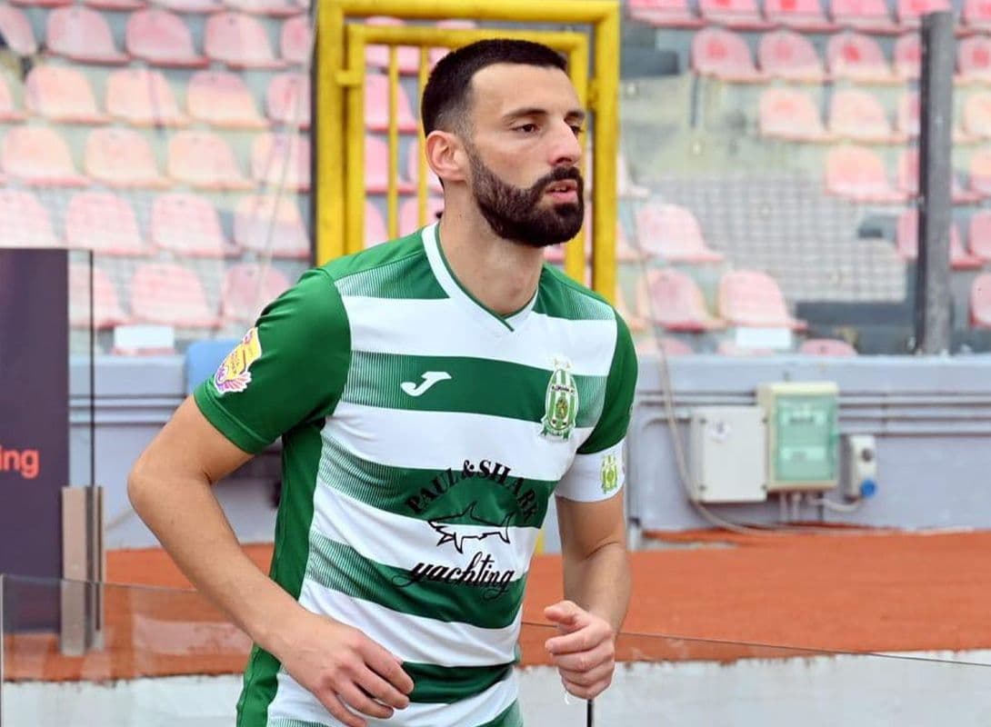 Captain Dunstan Vella Signs New Contract to Lead Floriana Forward