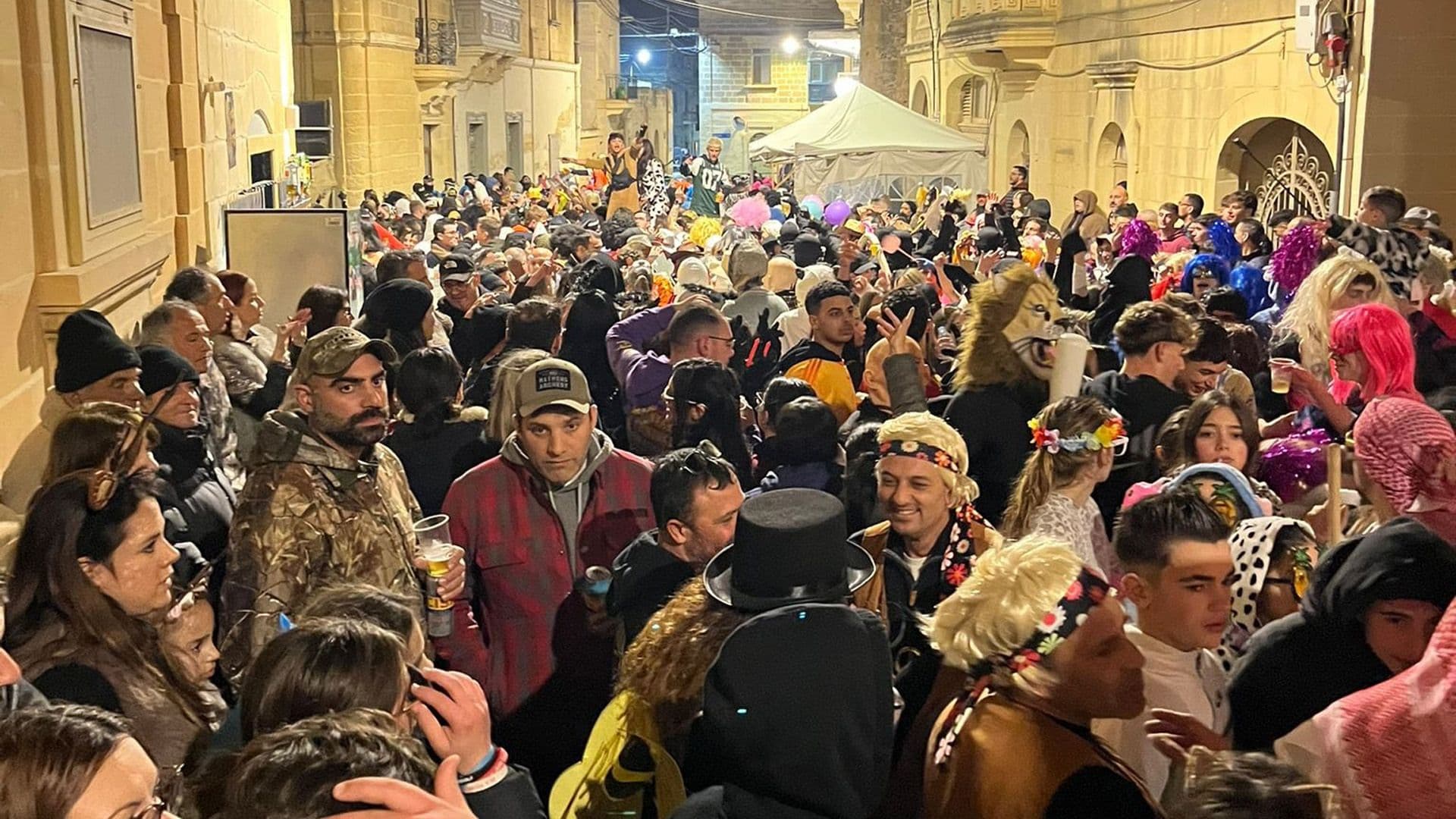“NADUR HASN’T SEEN THIS MANY PEOPLE ON A MONDAY IN AGES,” SAYS MAYOR