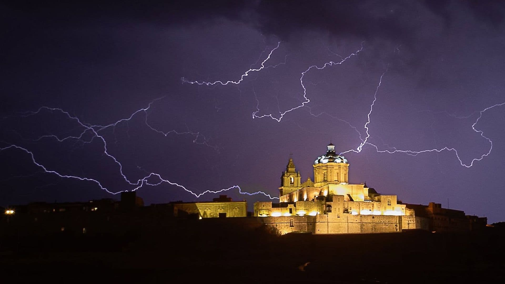 Thunderstorms And Colder Temperatures Hitting Malta This Weekend