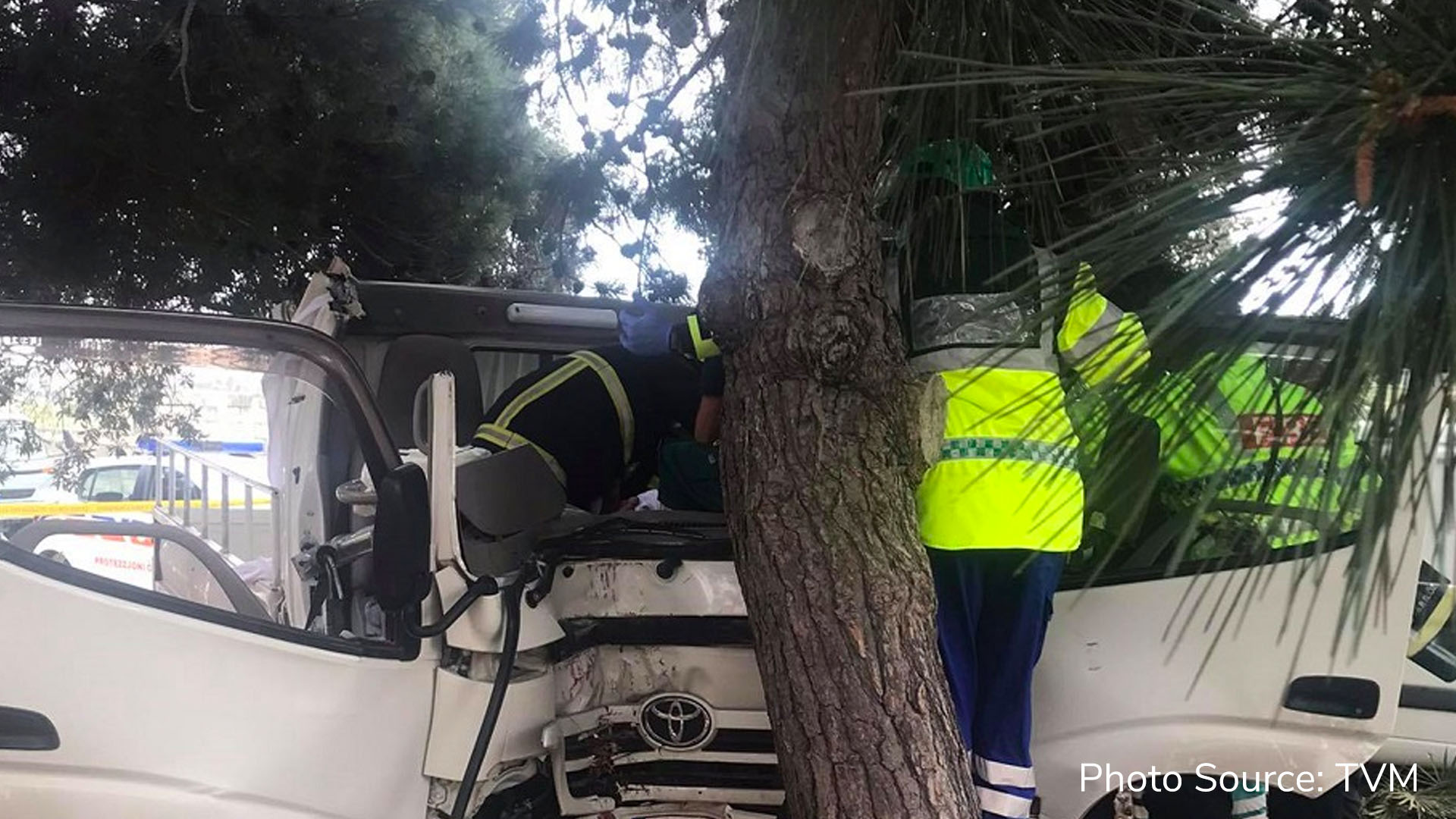 Man stuck in crashed van after accident in Qormi