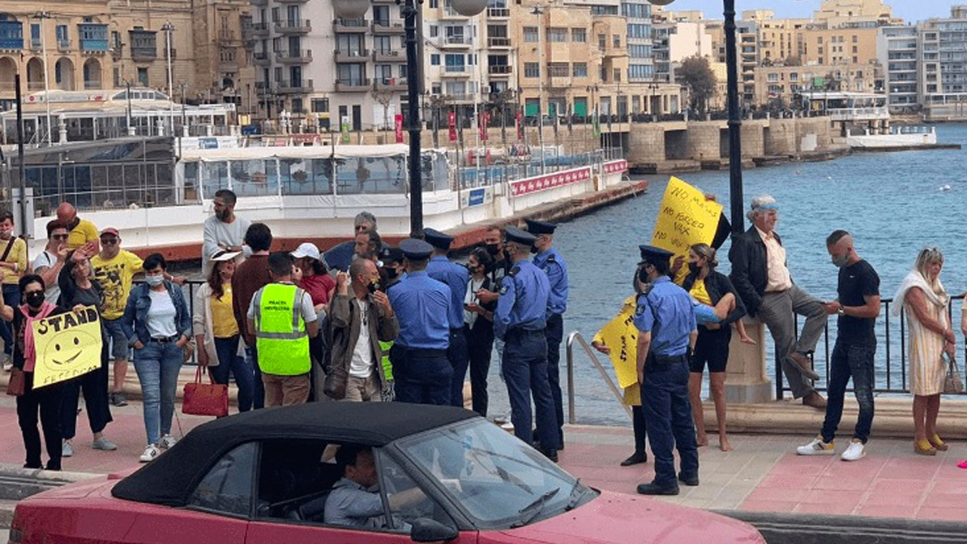 Protest in Sliema against mask wearing