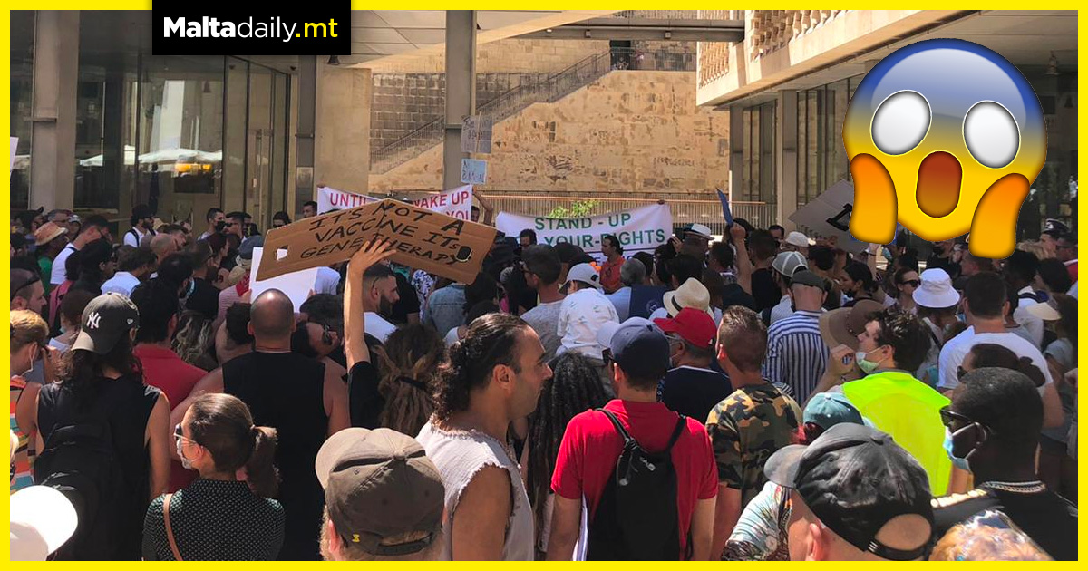 Huge protest in Valletta against vaccination and restrictions