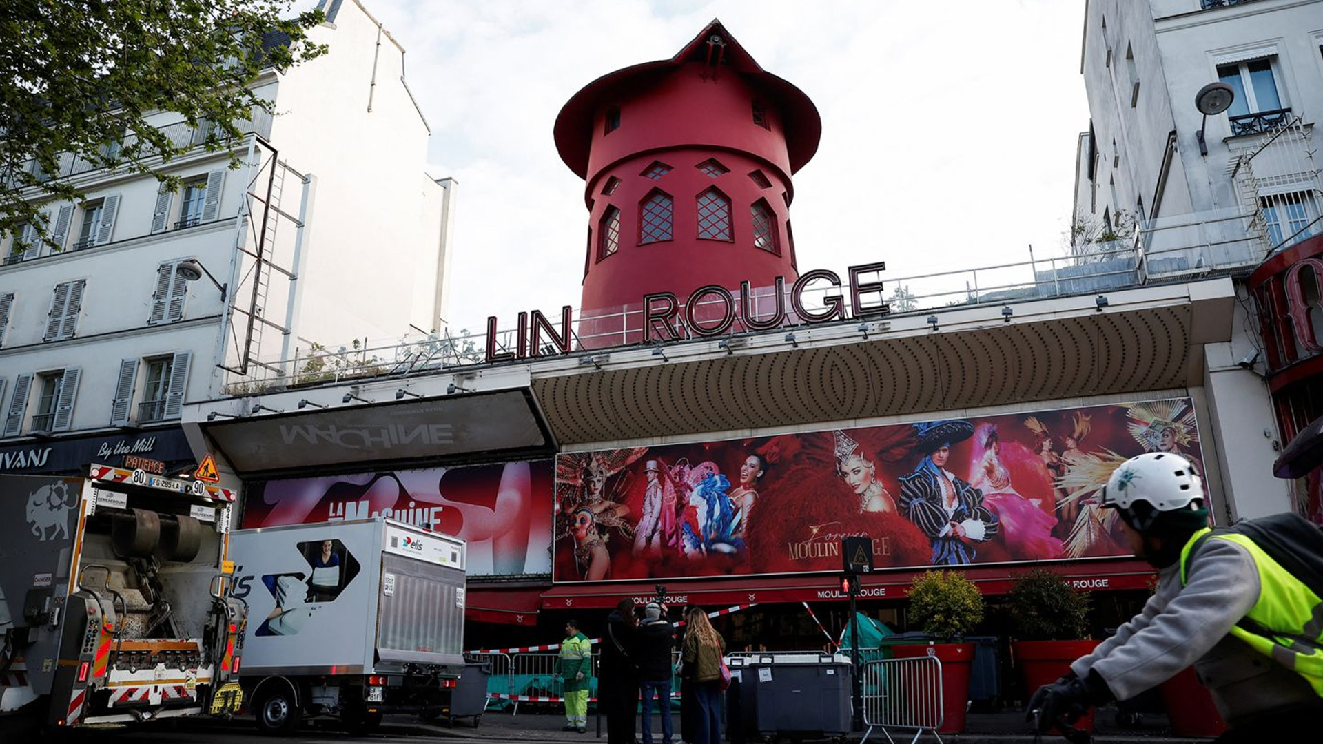 Iconic Blades Fall at Paris's Famous Moulin Rouge